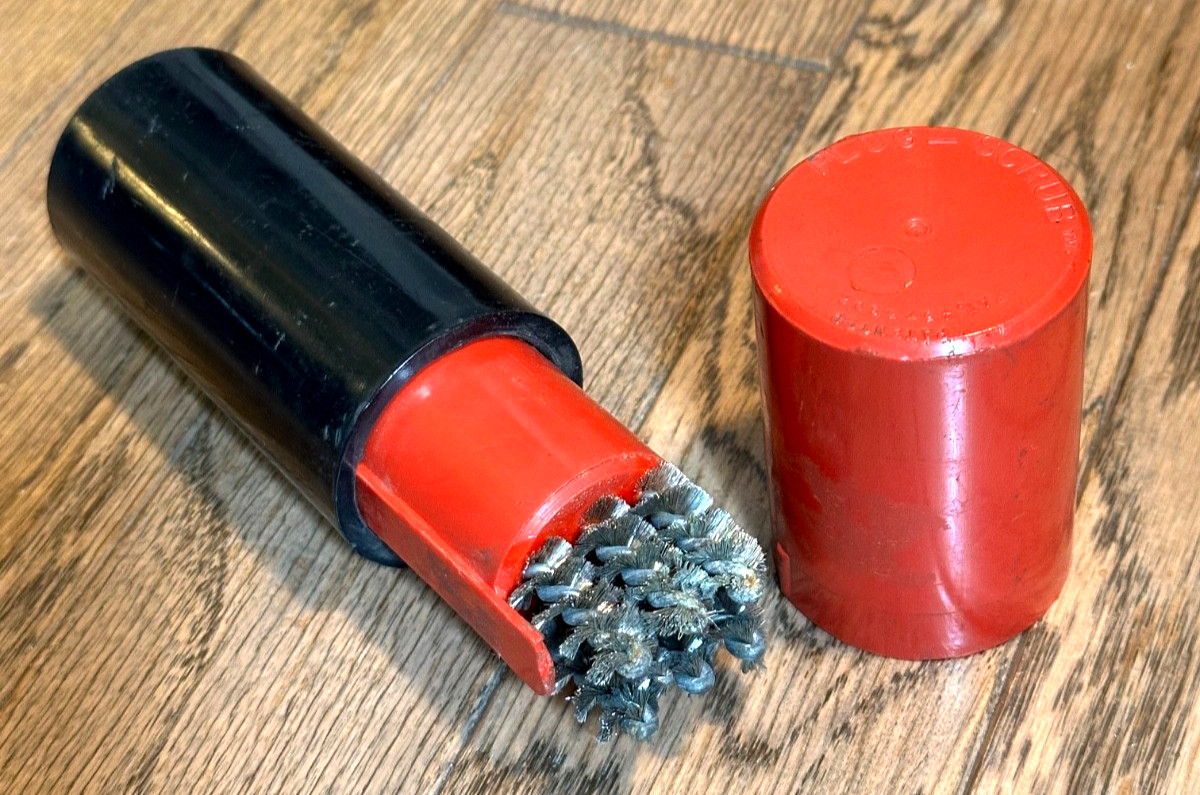 Plug-Scrub 7-Way Terminal Cleaner Truck Trailer Light Connection Wire Brush Tool