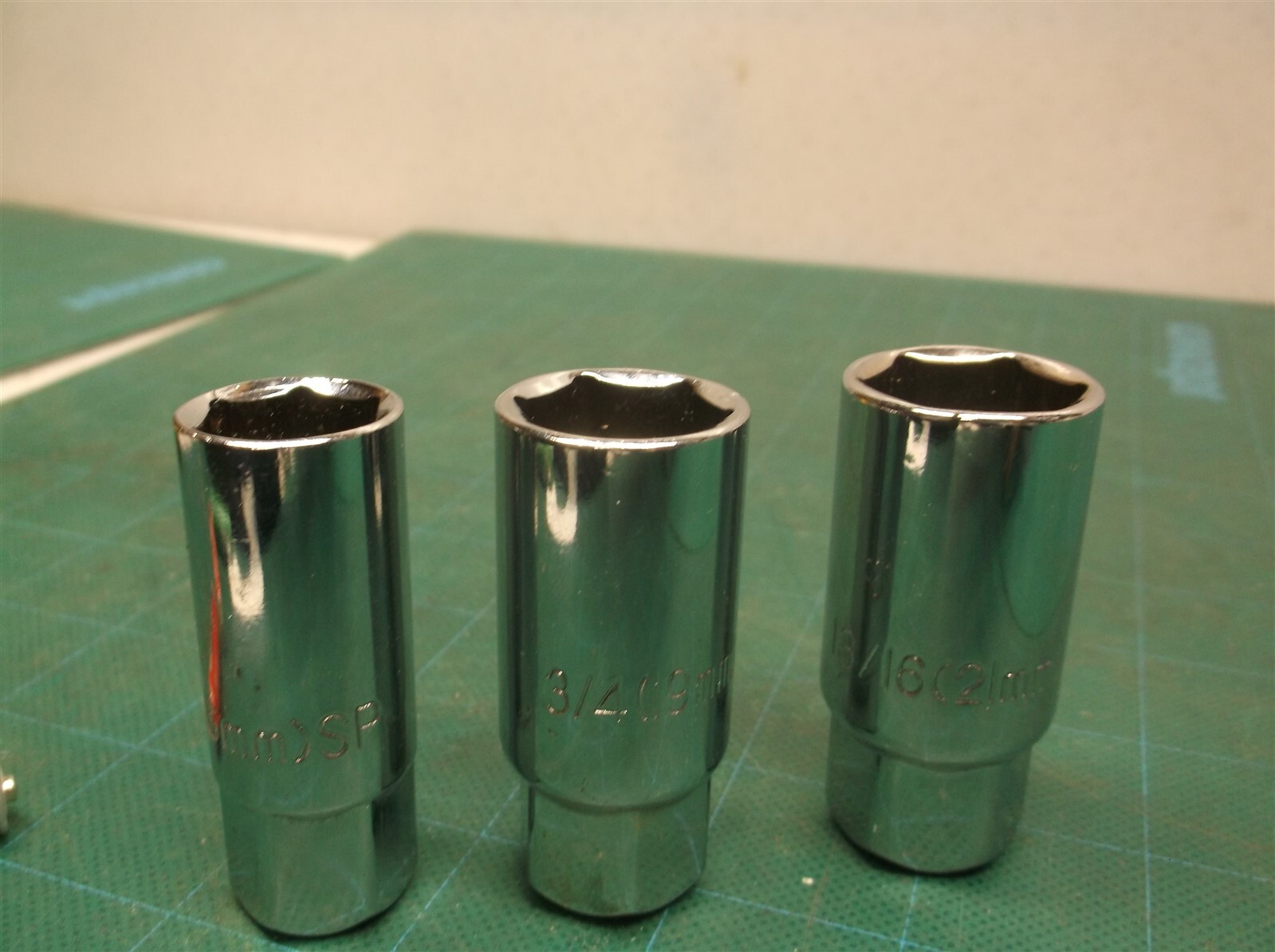 3-Piece Standard Spark Plug Socket Set 3/8″ Drive 5/8″-18mm 3/4″-19mm 13/16″21mm