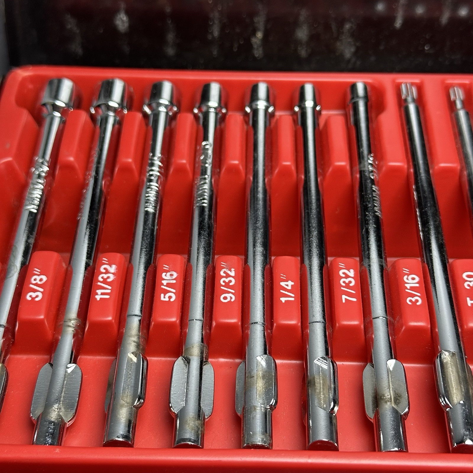 18 piece All Trade Pro Screwdrivers & Bits With Black Hard Cover Case