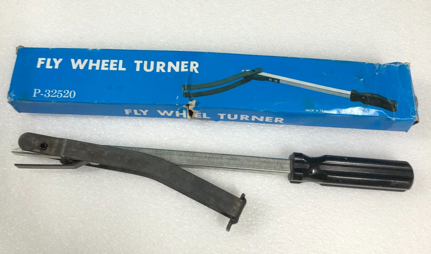 Harbor Freight P-32520 Flywheel Turner Tool