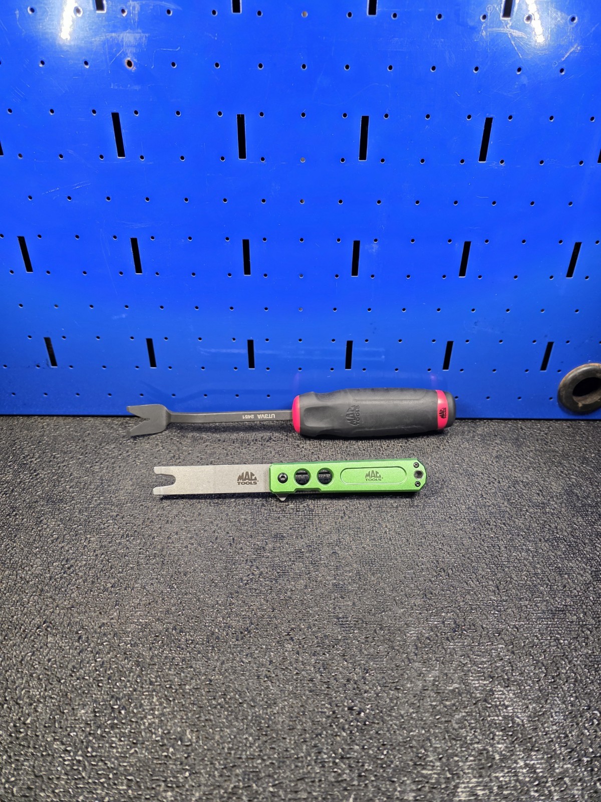 Mac Tools NICE Folding Clip Lifter Green PCLGR + UT3VA V-Notch Trim Removal Tool