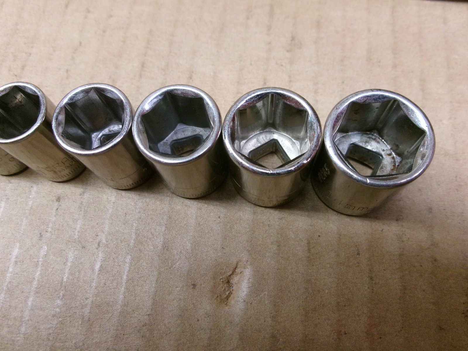 Craftsman USA 12-Piece 1/4″ Drive 6-Point Metric Socket Set 4-14 MM G Series