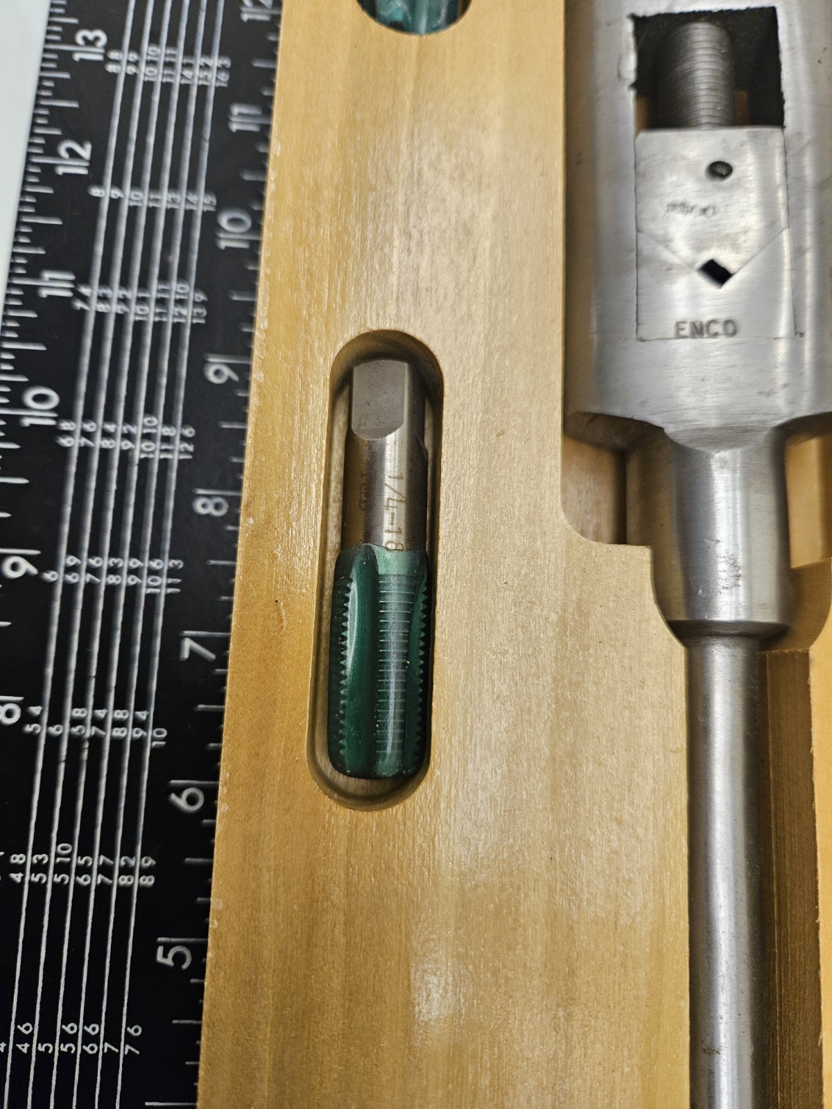 Enco 8PC Pipe Tap Set NPT 1/8″ 1/4″ 3/8″ 1/2″ 3/4″ 1″ 1-1/4″ 1-1/2″ W/Wrench