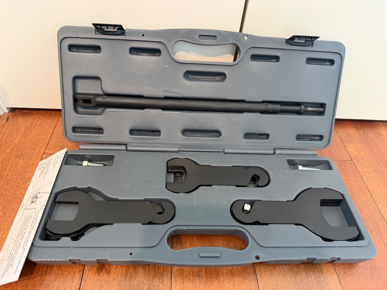Lisle Corporation 43300 Pneumatic Fan Clutch 7 pcs. Wrench Set w Case