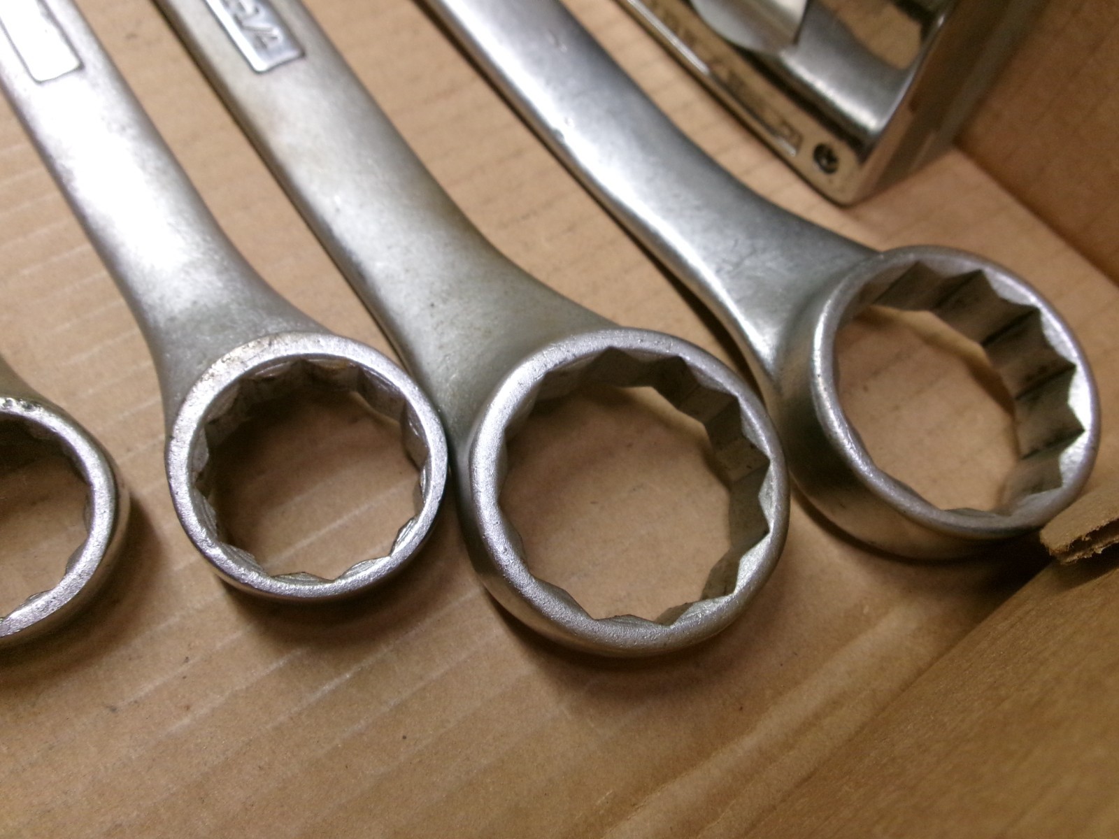 Craftsman USA 8-Piece Double Box End Slight Offset SAE Wrench Set 3/8 – 1-5/16″