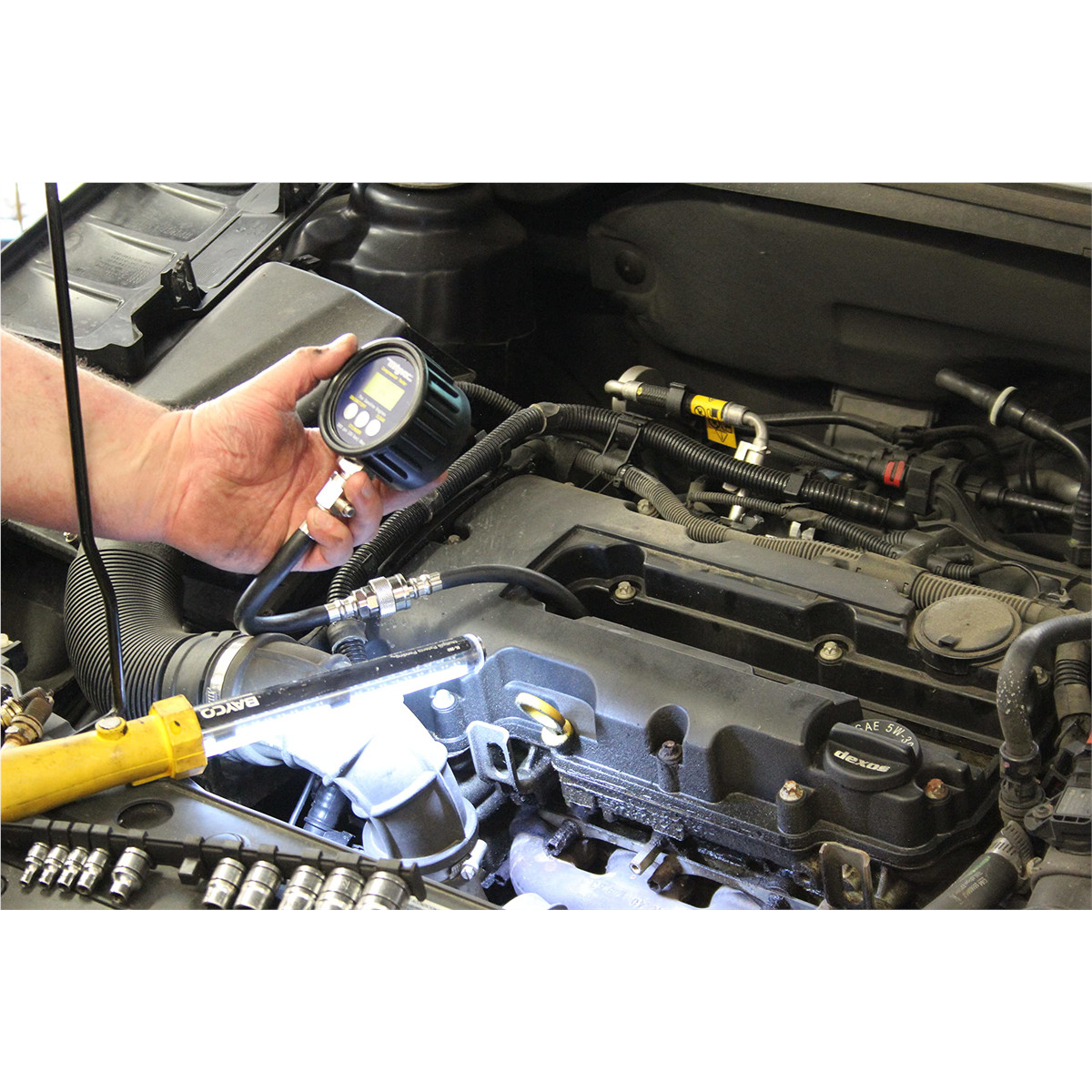 Mityvac MV5532 Digital Gasoline Engine Compression Test Kit, 9 Volt, BAR and kPa