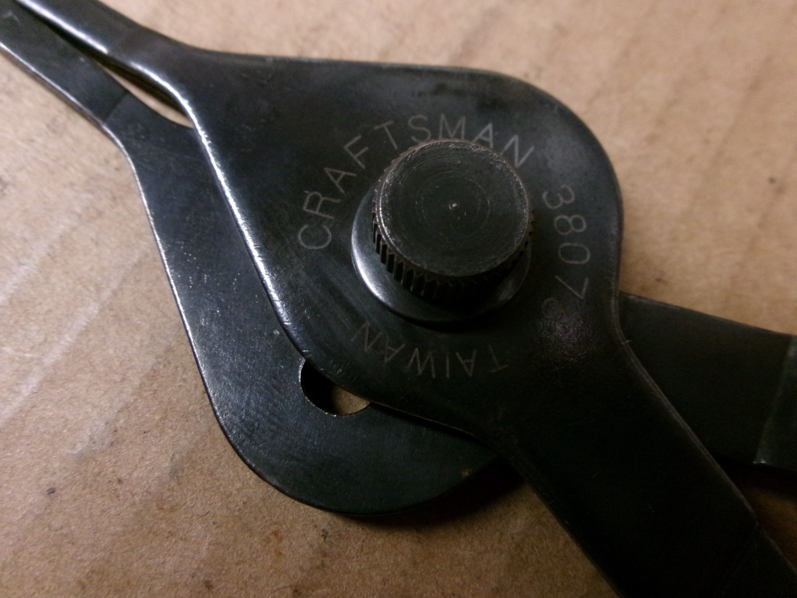 Craftsman 7-3/4″ Internal / External Convertible Snap Ring Pliers No 38078