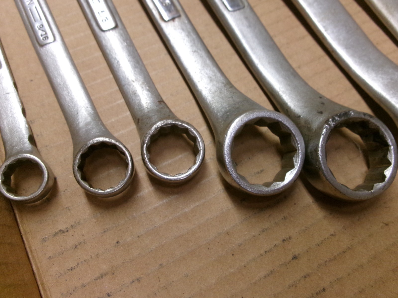 Craftsman USA 8-Piece Double Box End Slight Offset SAE Wrench Set 3/8 – 1-5/16″