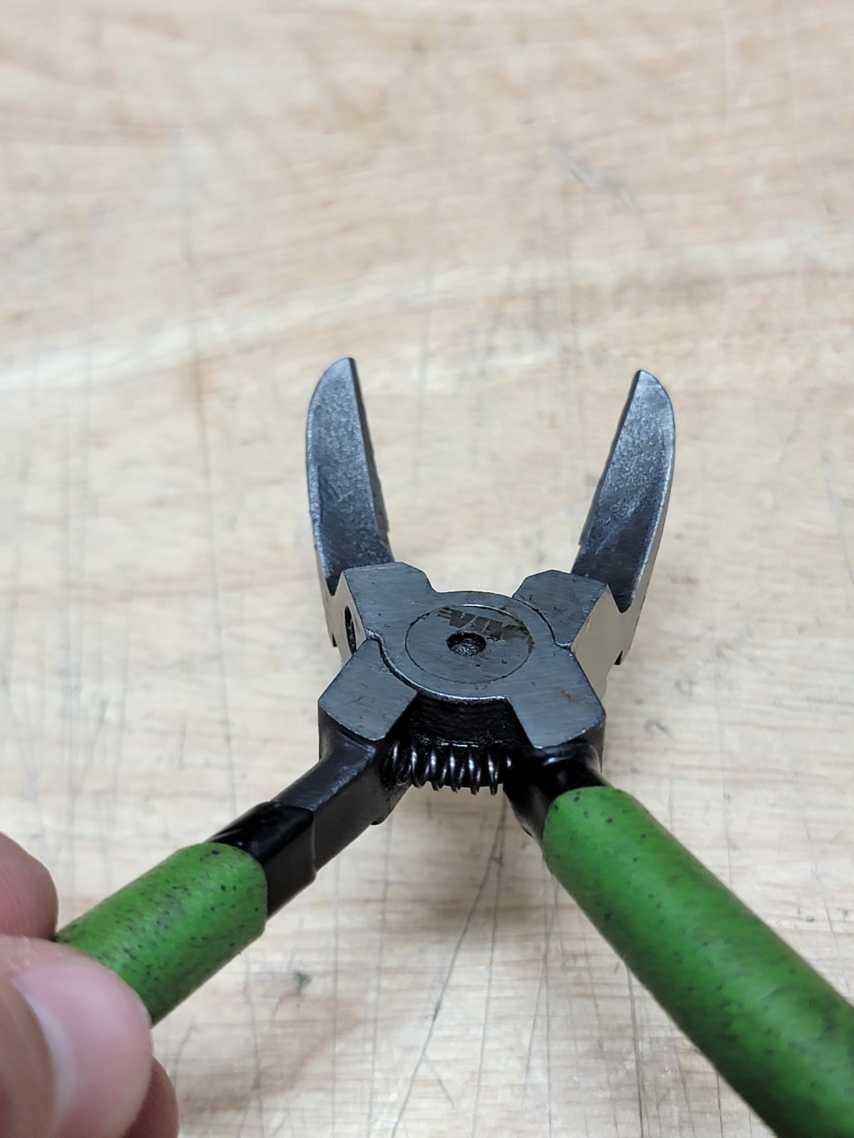 VIM BCRP2 7″ Body Clip Removal Plier And Cutter Hand Tool