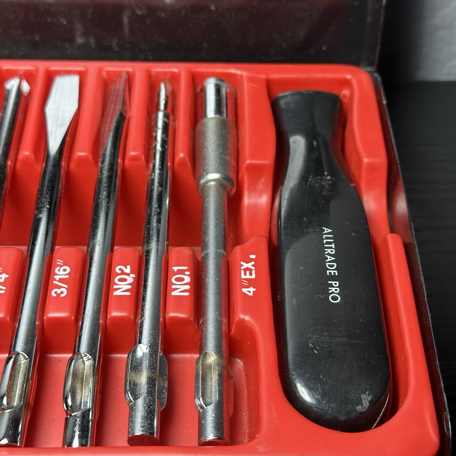18 piece All Trade Pro Screwdrivers & Bits With Black Hard Cover Case