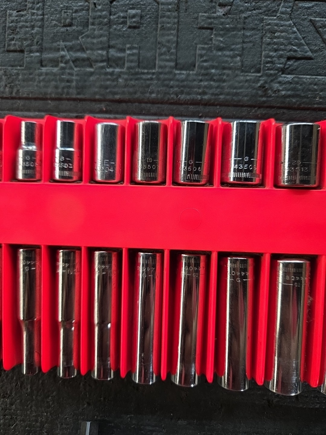 Craftsman USA 27-Piece 1/4″ Drive 6-Point Metric Deep Shallow Socket Set w/ Tray