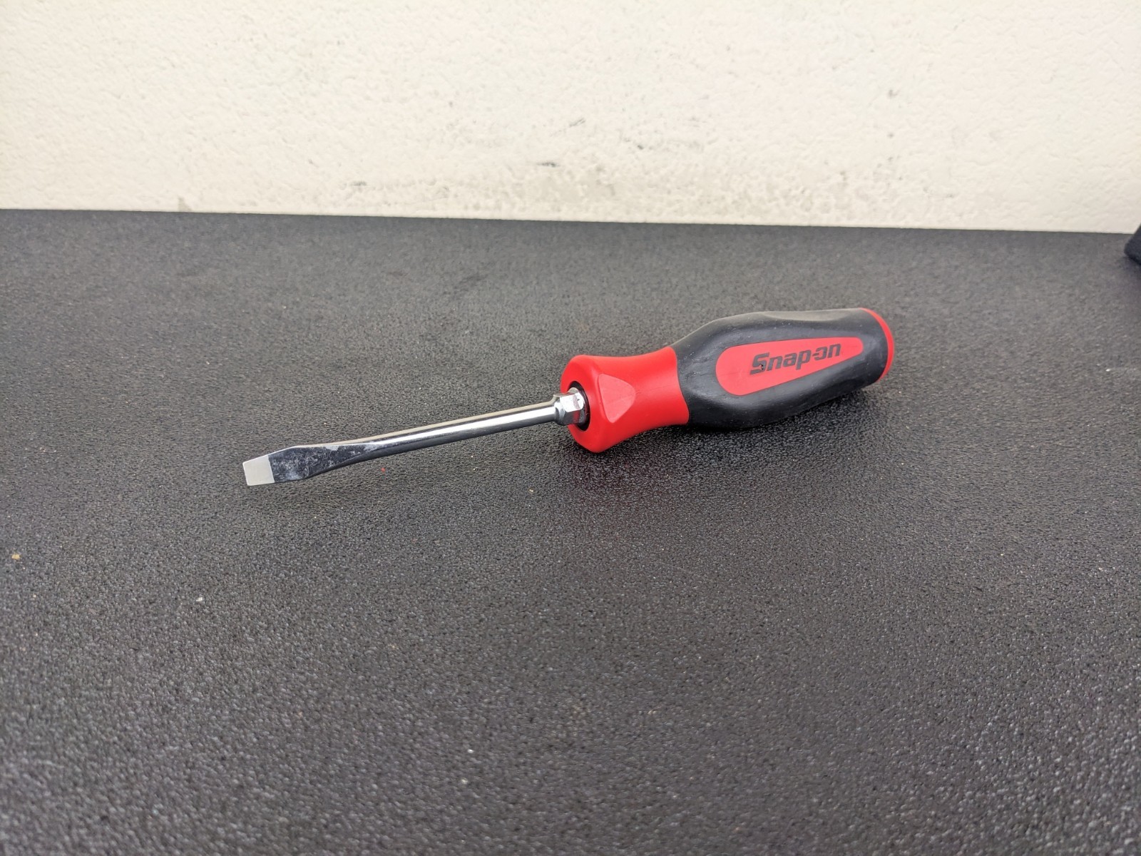 #bn302 Snap On Tools NEW USA 1/4″ x 4″ Flat Red Black Comfort Grip Handle SGD4B