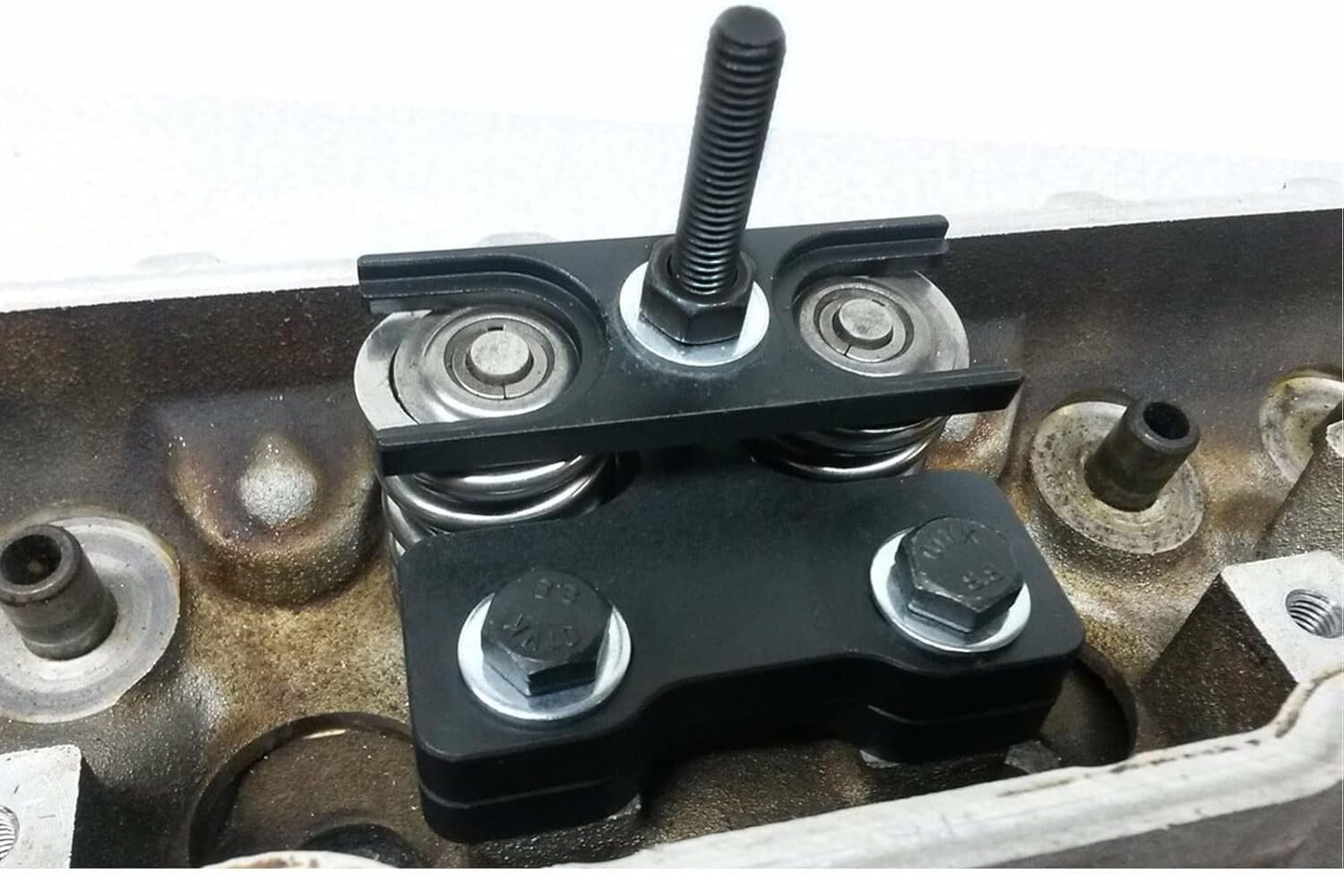 Professional Valve Spring Compressor for LS Engines – Compact Design, OE Quality