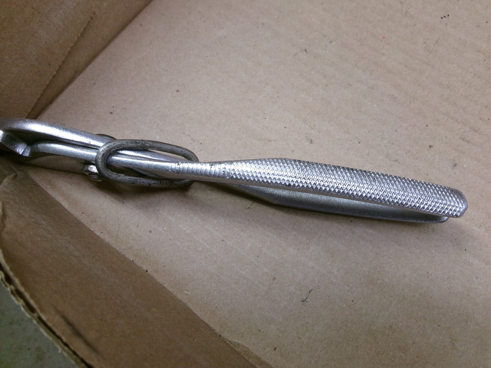Klein USA 7-1/2″ Hose Clamp Pliers with Chain Link Lock No 514-6