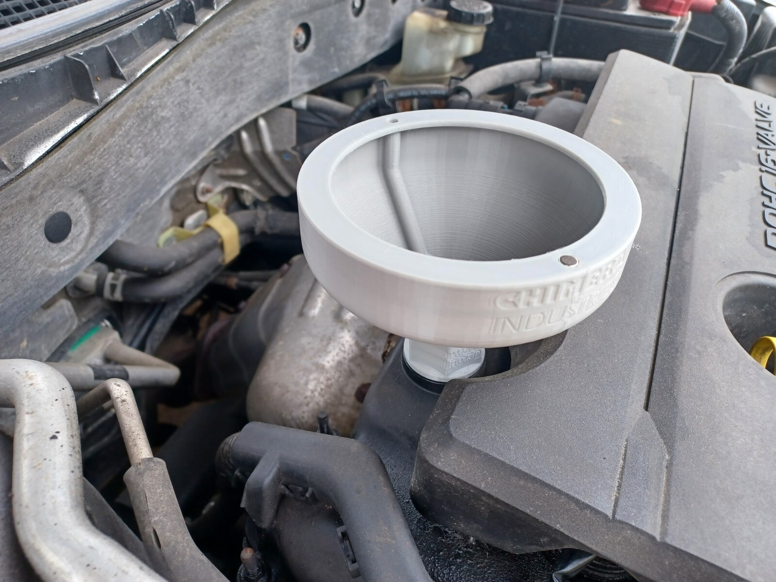 No Spill Locking Oil Funnel for Mazda/Ford – Vented High Flow & Magnetic!