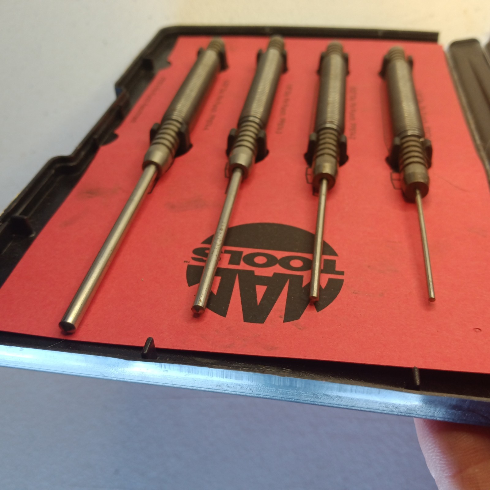 MAC TOOLS 4 PIECE LONG PIN PUNCH SET w/ Ringed Grip PP874