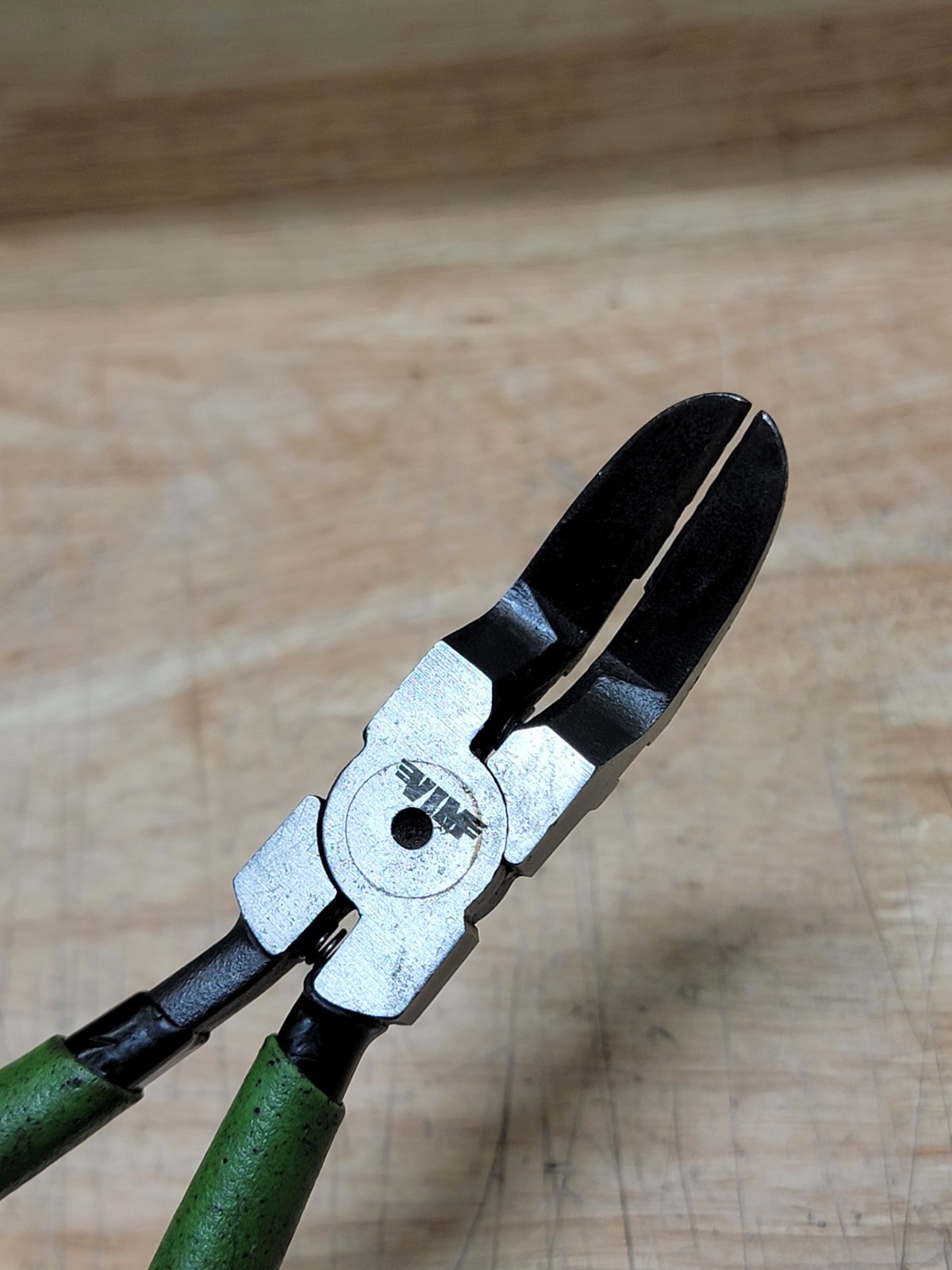 VIM BCRP2 7″ Body Clip Removal Plier And Cutter Hand Tool