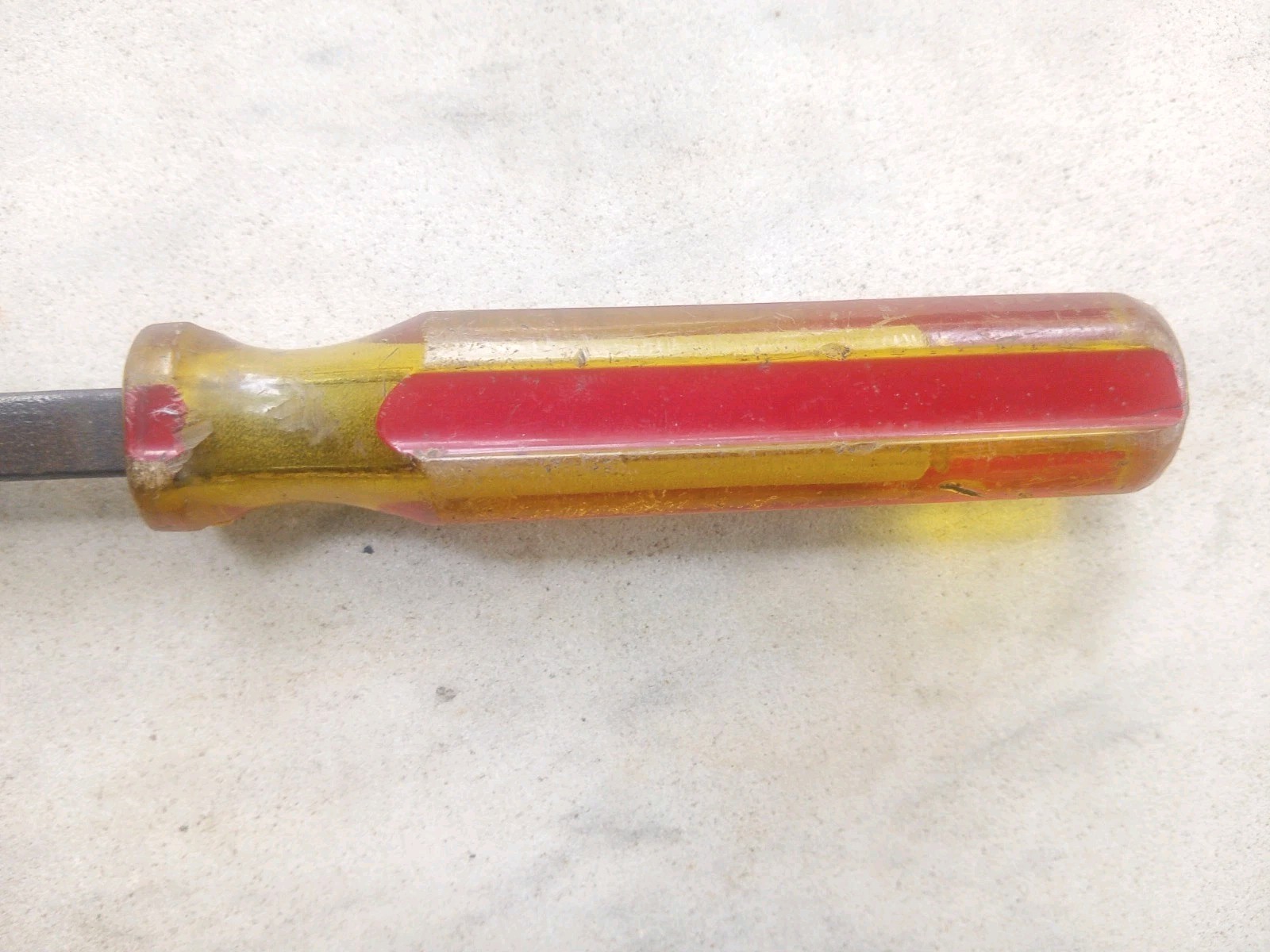 Vintage Mac Tools PB18 red and yellow handle pry bar 23″ long