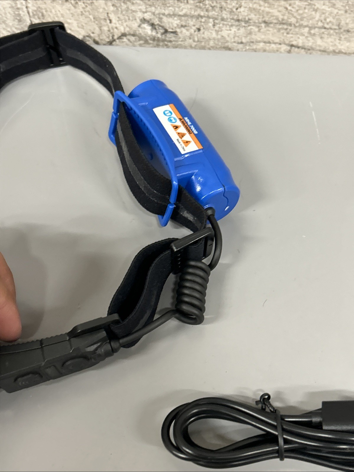 700 LUMEN DUAL LED STRIP AND PIVOTING HEADLAMP WITH MOTION SENSOR – BLUE Tested