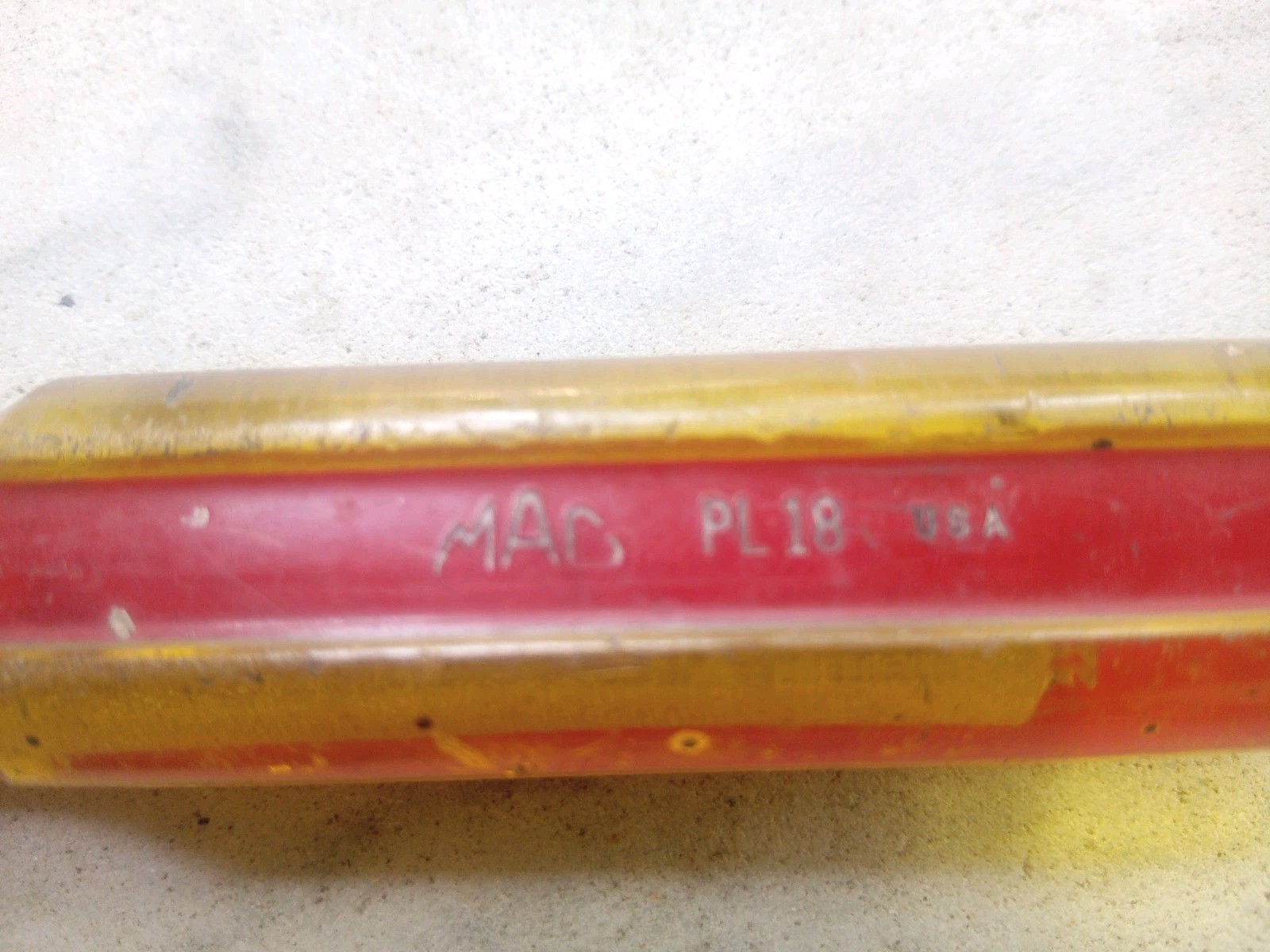 Vintage Mac Tools PB18 red and yellow handle pry bar 23″ long