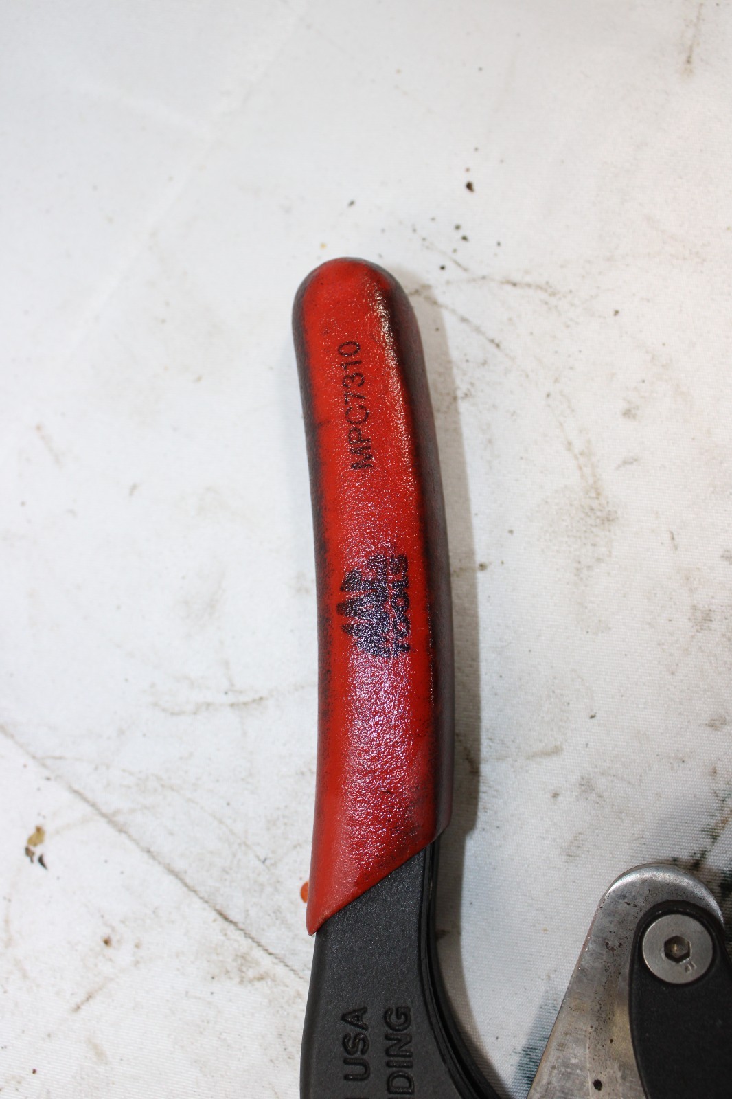 Mac Tools Cutting tool MPC7310 Red handle Black oxide finish