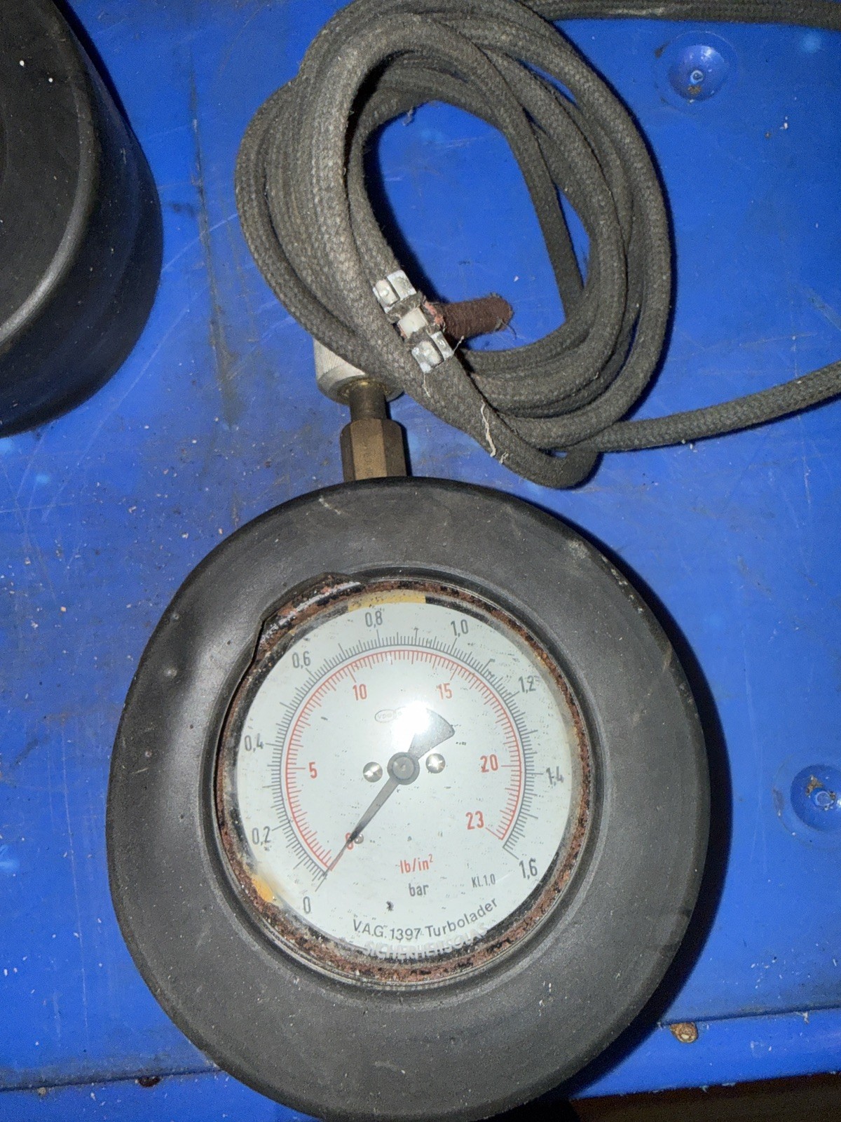 Genuine Parts – VW Audi Dealership Tools Pressure gauges VDO OTA Turbolader Pair