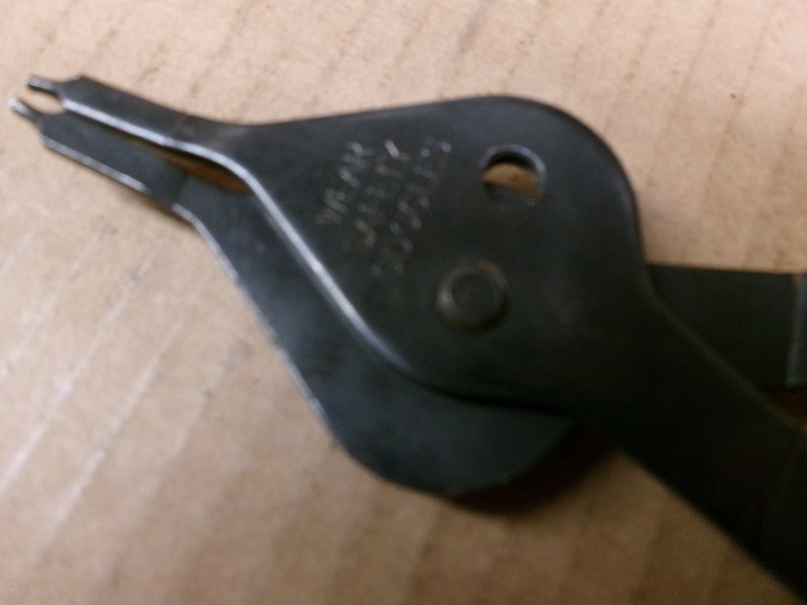 Craftsman 7-3/4″ Internal / External Convertible Snap Ring Pliers No 38078