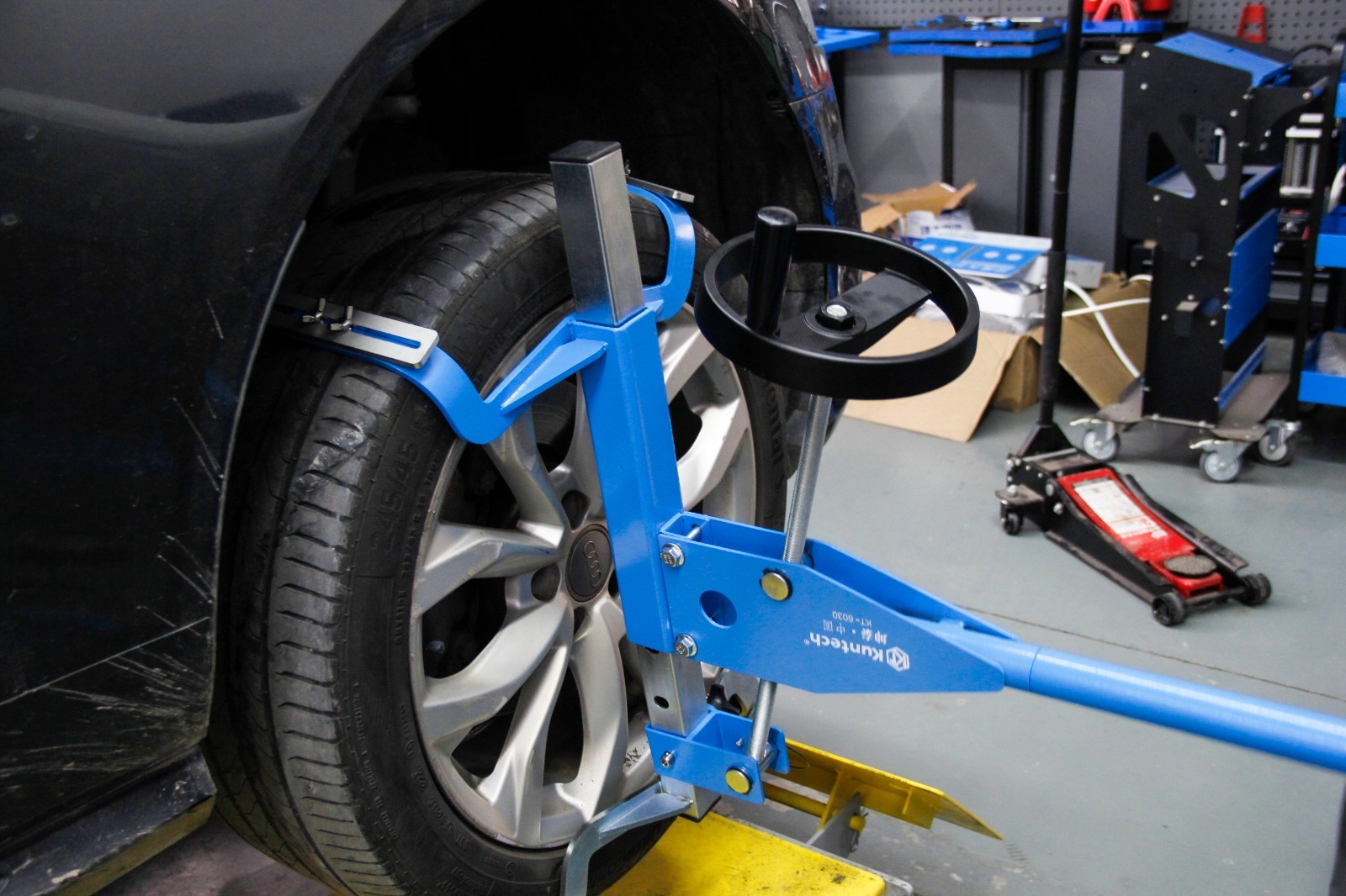 Automotive Chassis Gap Tester Lower Swing Arm Ball Joint Shock Clearance Check