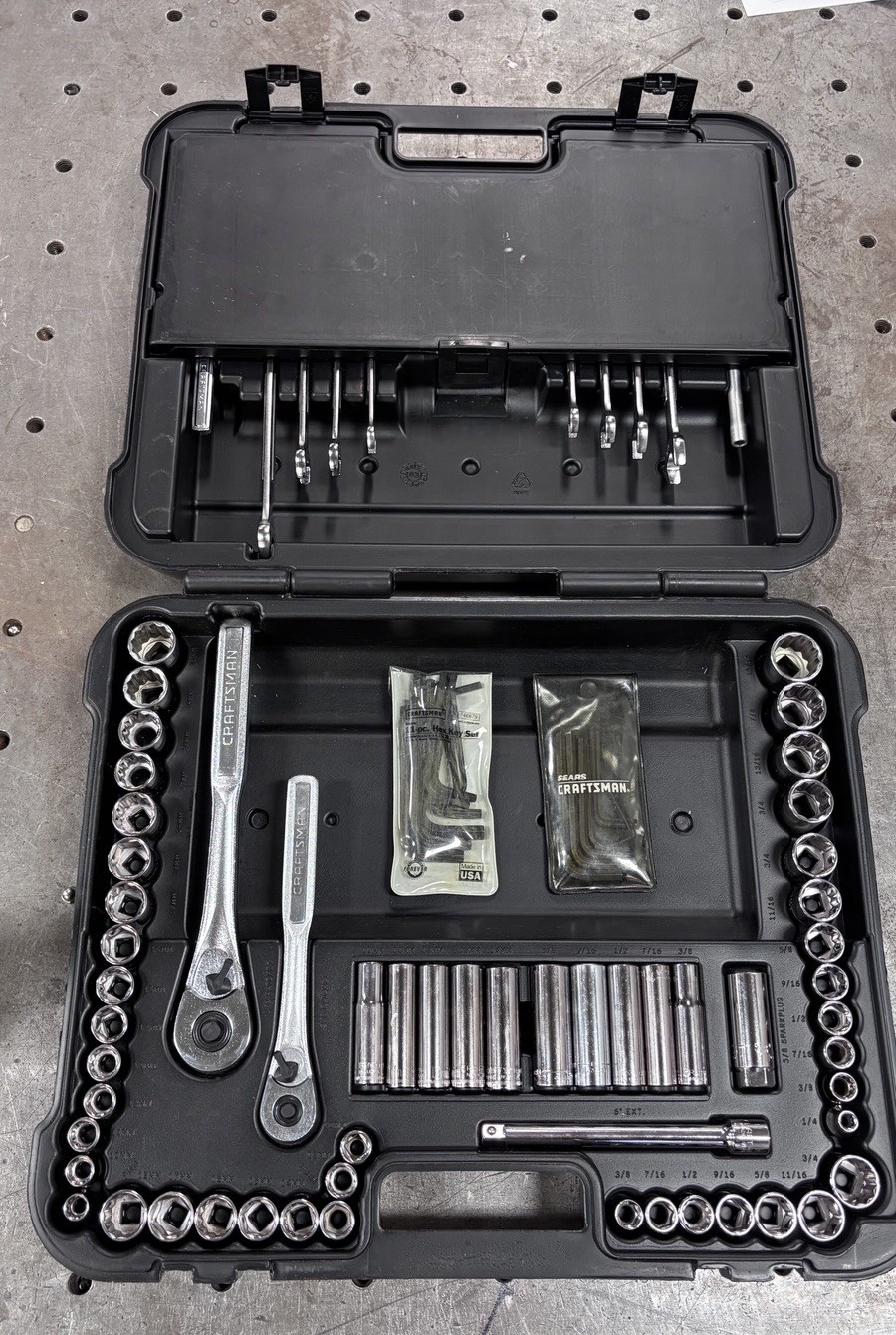Craftsman USA 137 Piece Mechanic Tool Set with Case No 34137 Very Good!