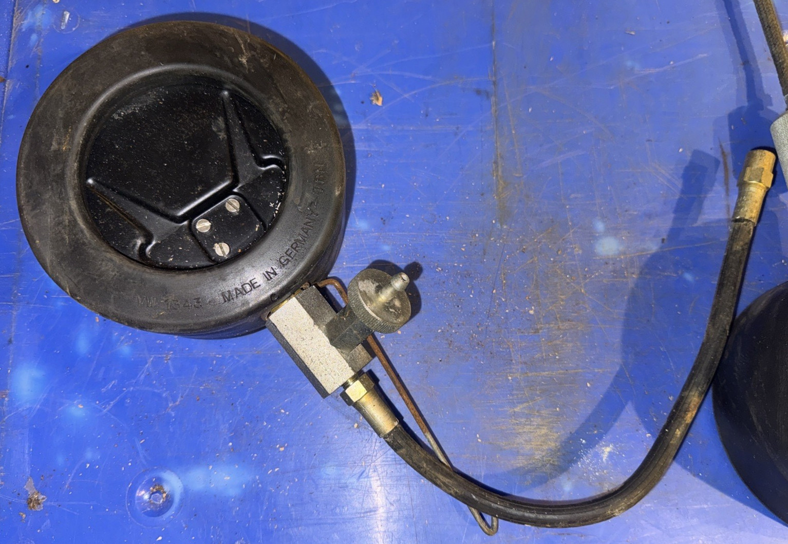 Genuine Parts – VW Audi Dealership Tools Pressure gauges VDO OTA Turbolader Pair