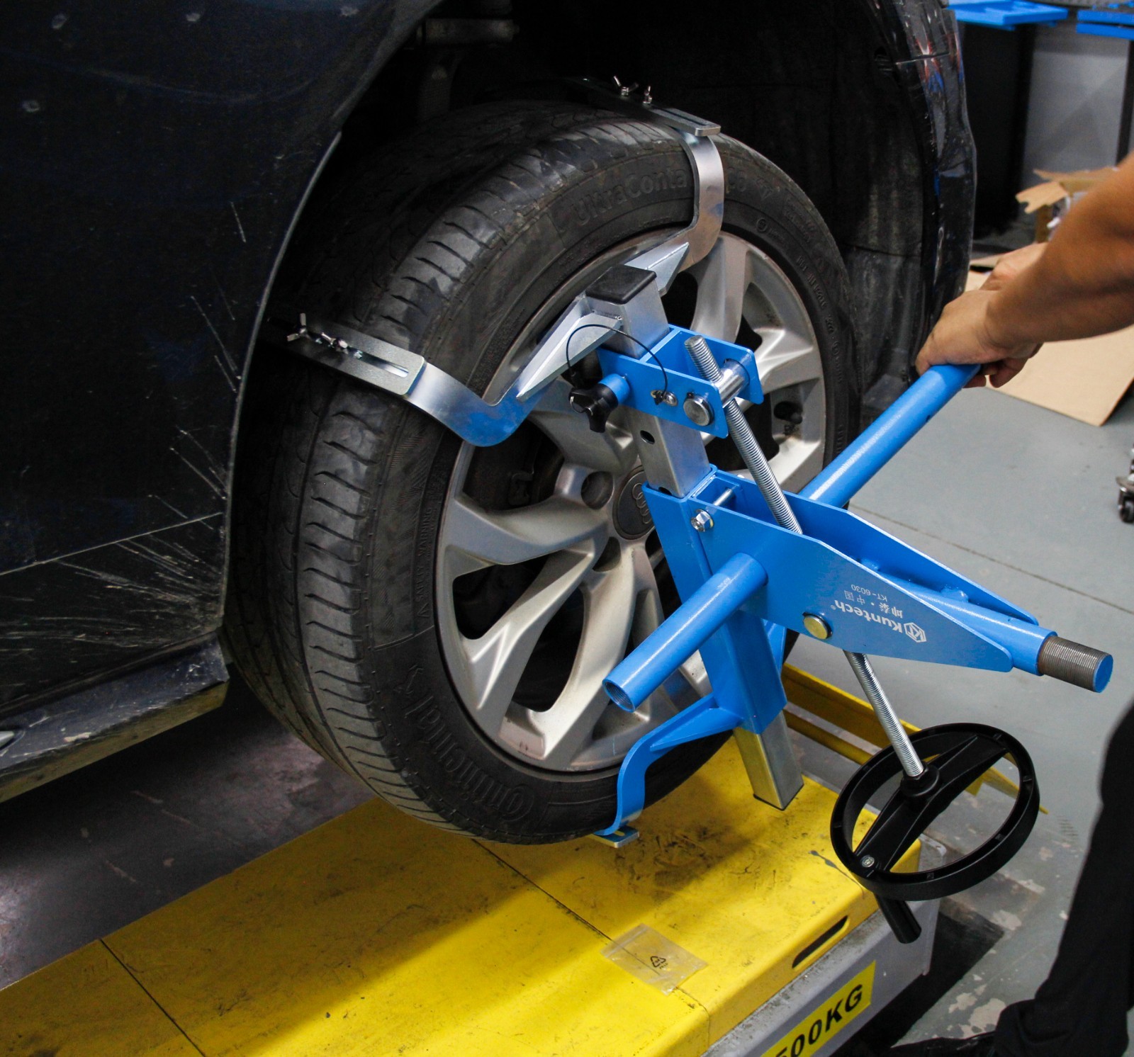 Automotive Chassis Gap Tester Lower Swing Arm Ball Joint Shock Clearance Check