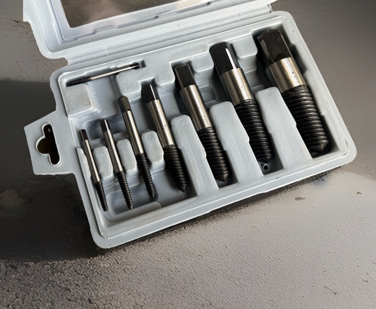 8 Pcs Jumbo Screw Bolt Extractor Remover Easy Out Screws Bolts Removal Case