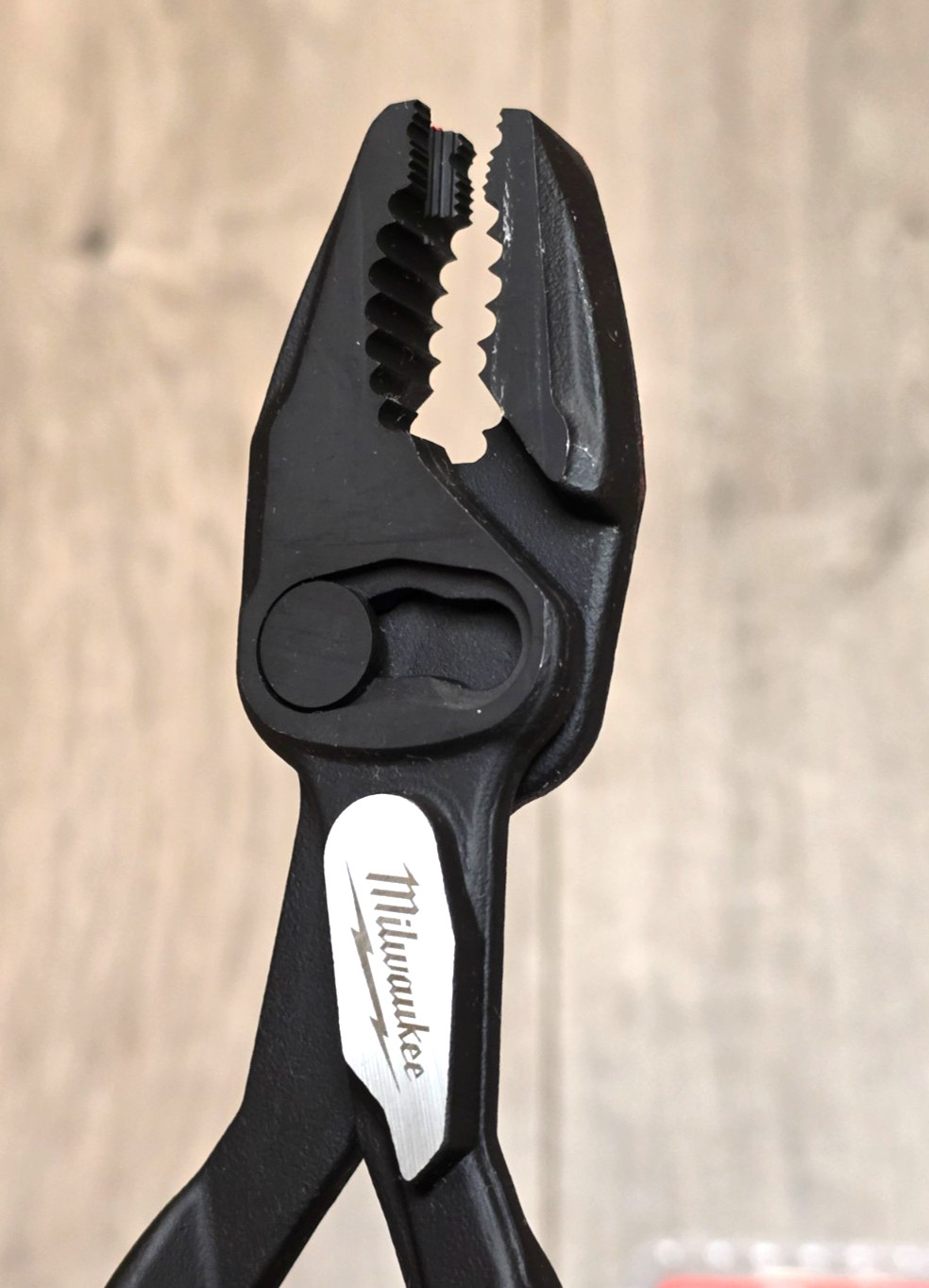 Milwaukee Tools 48-22-6240, 8″ Slip Joint Multi-Function Screw Extraction Pliers