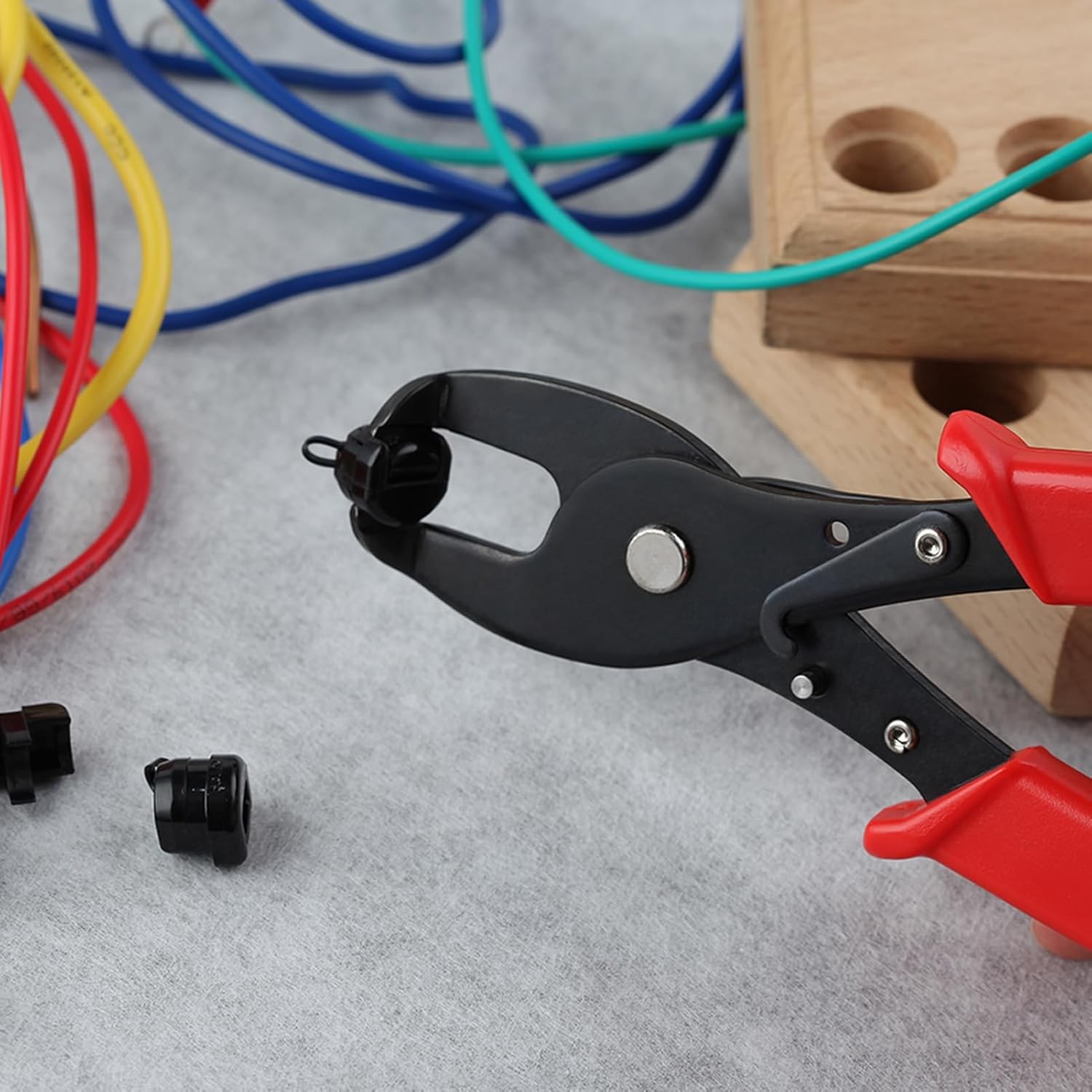Strain Relief Crimper, Bushing Pliers Anti-Rust Low Red & Black