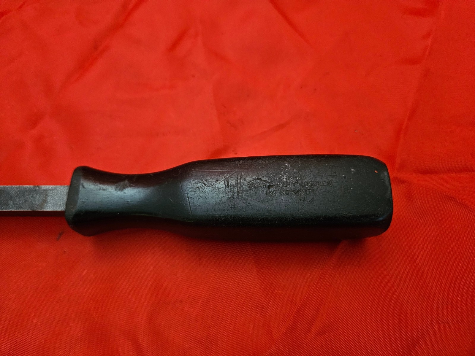 Snap-on SPB12 11.25″ Curved Head Pry Bar Prybar Black Hard Handle USA S17