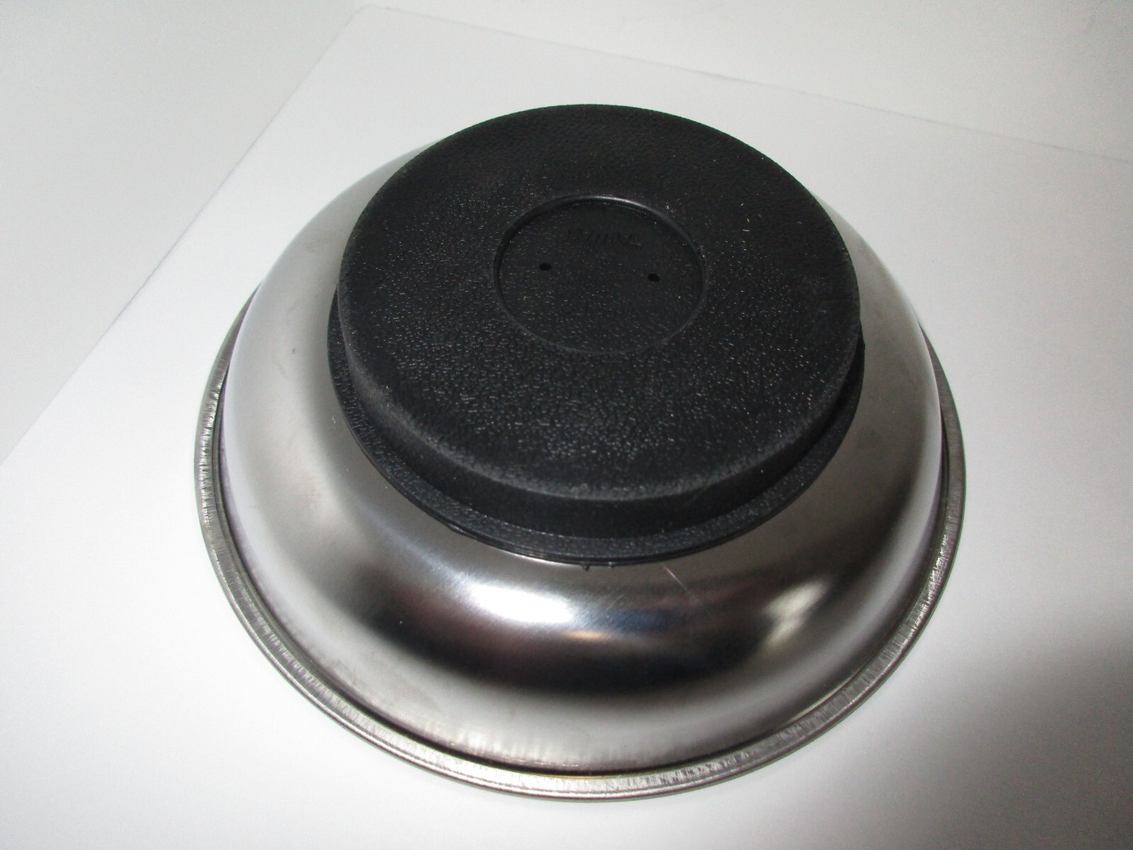 ROUND MAGNETIC PARTS TRAY STAINLESS STEEL 5 3/4″ DIAMETER #5885
