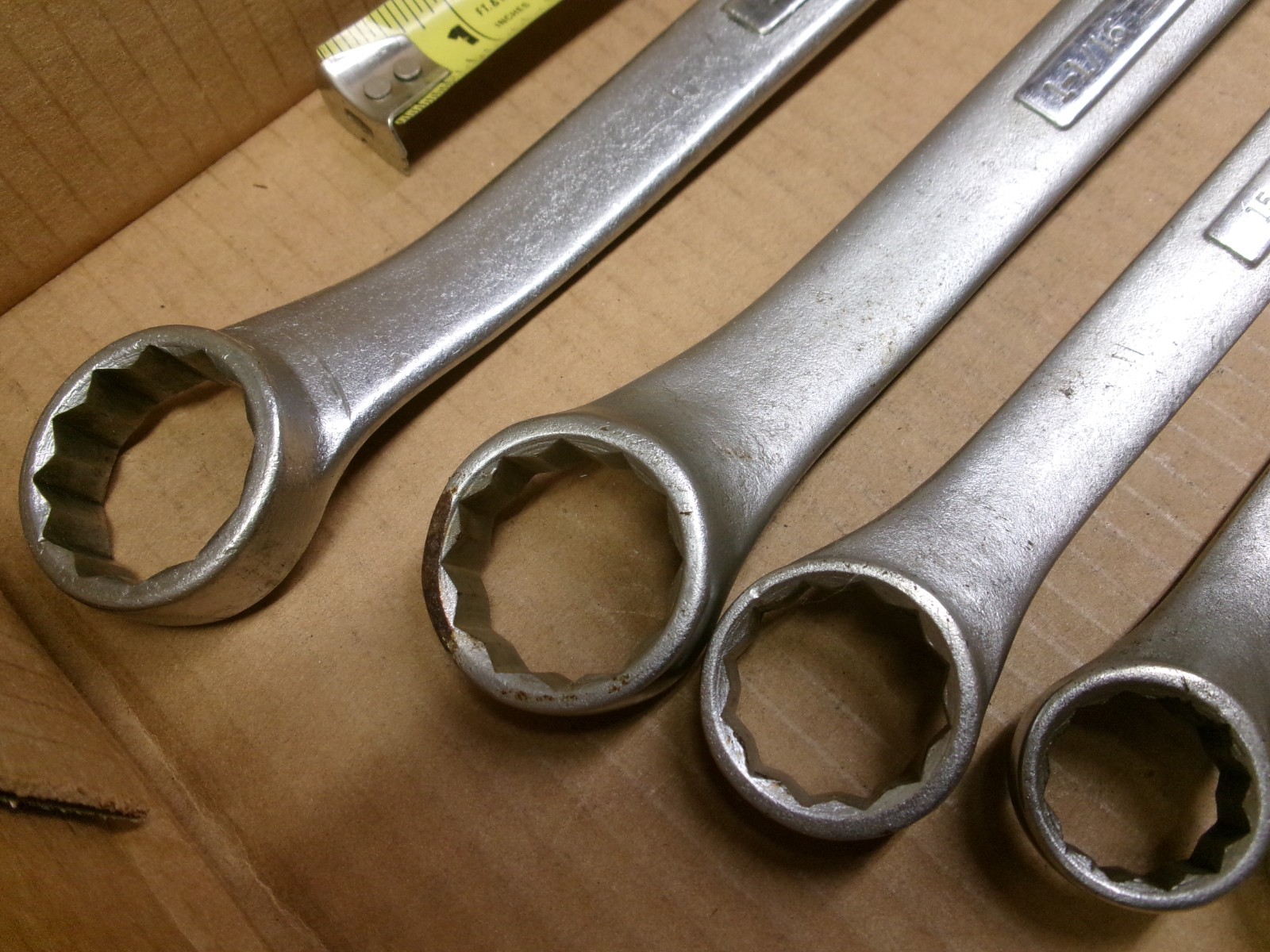 Craftsman USA 8-Piece Double Box End Slight Offset SAE Wrench Set 3/8 – 1-5/16″