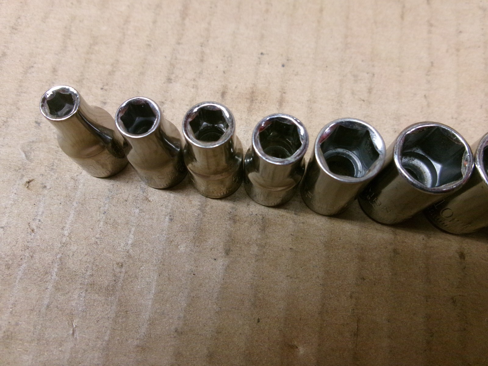 Craftsman USA 12-Piece 1/4″ Drive 6-Point Metric Socket Set 4-14 MM G Series