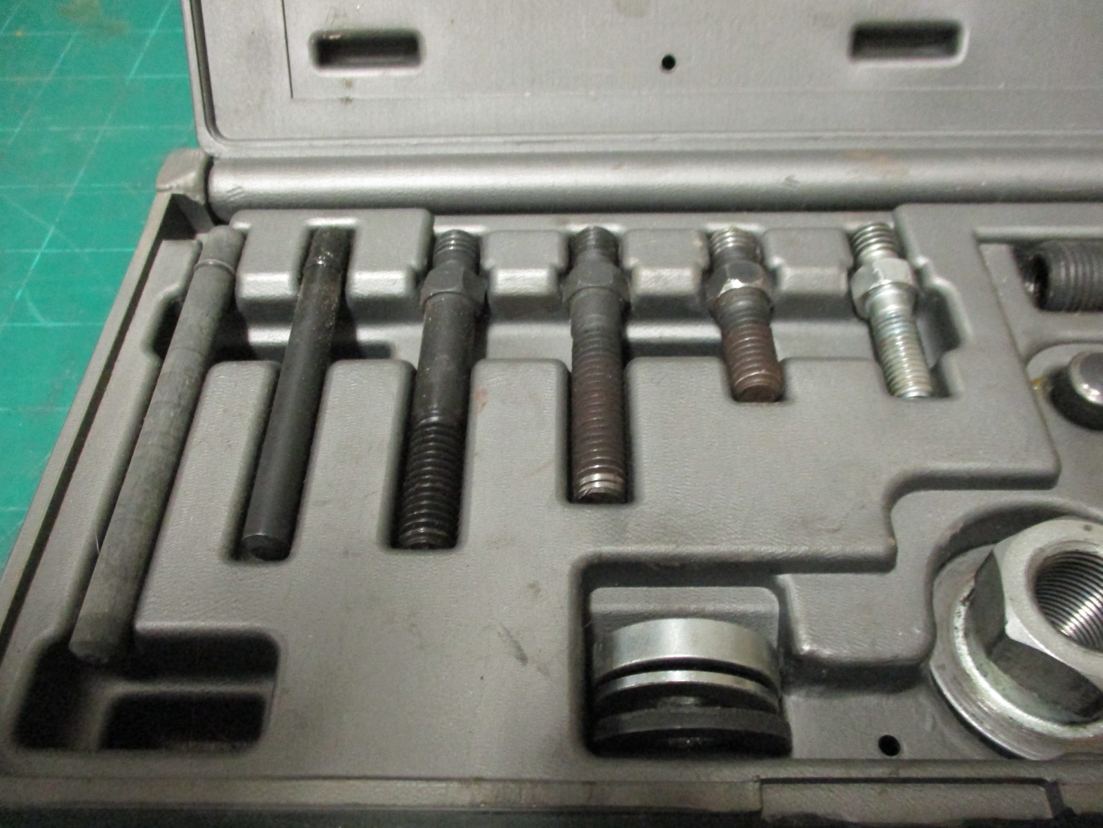 AUTOMOTIVE TOOLS * GEARWRENCH * 2897D * PULLEY PULLER & INSTALLATION SET