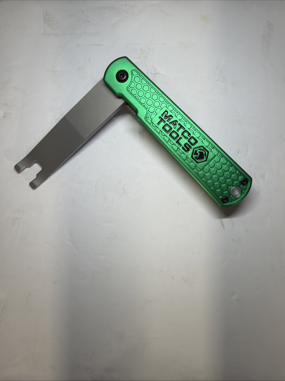 Matco Tools EVERYDAY CARRY FOLDING CLIP LIFTER W/ ALUMINUM HANDLE- GREEN