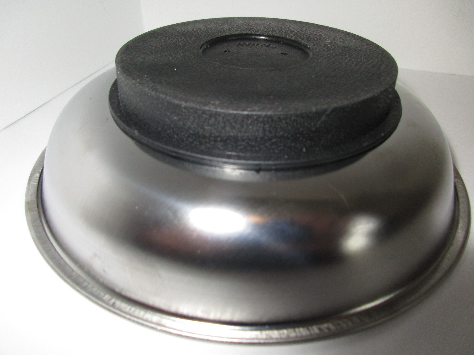 ROUND MAGNETIC PARTS TRAY STAINLESS STEEL 5 3/4″ DIAMETER #5885
