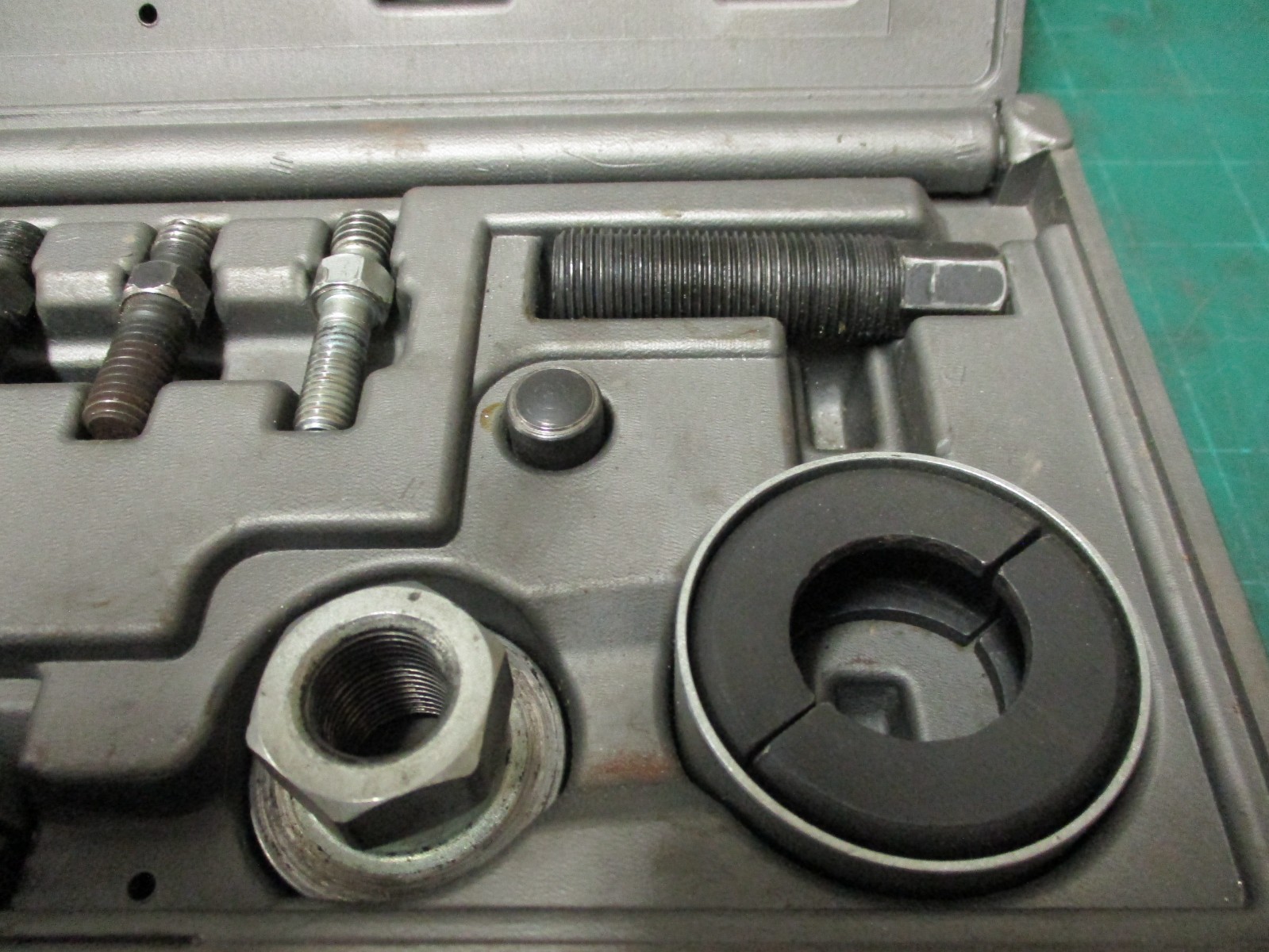 AUTOMOTIVE TOOLS * GEARWRENCH * 2897D * PULLEY PULLER & INSTALLATION SET
