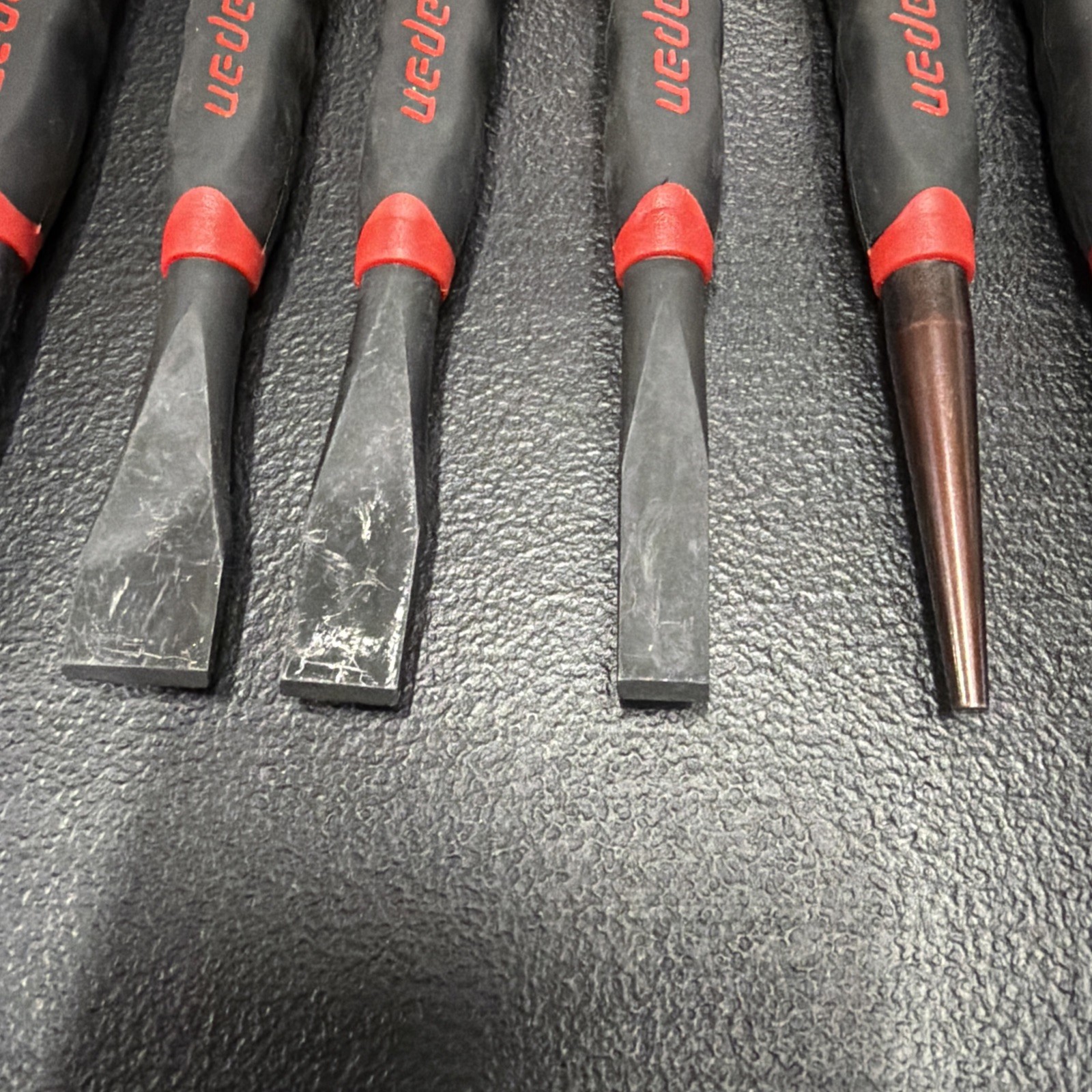 Snap On 10 pc Soft Grip Punch and Chisel Set PPCSG710