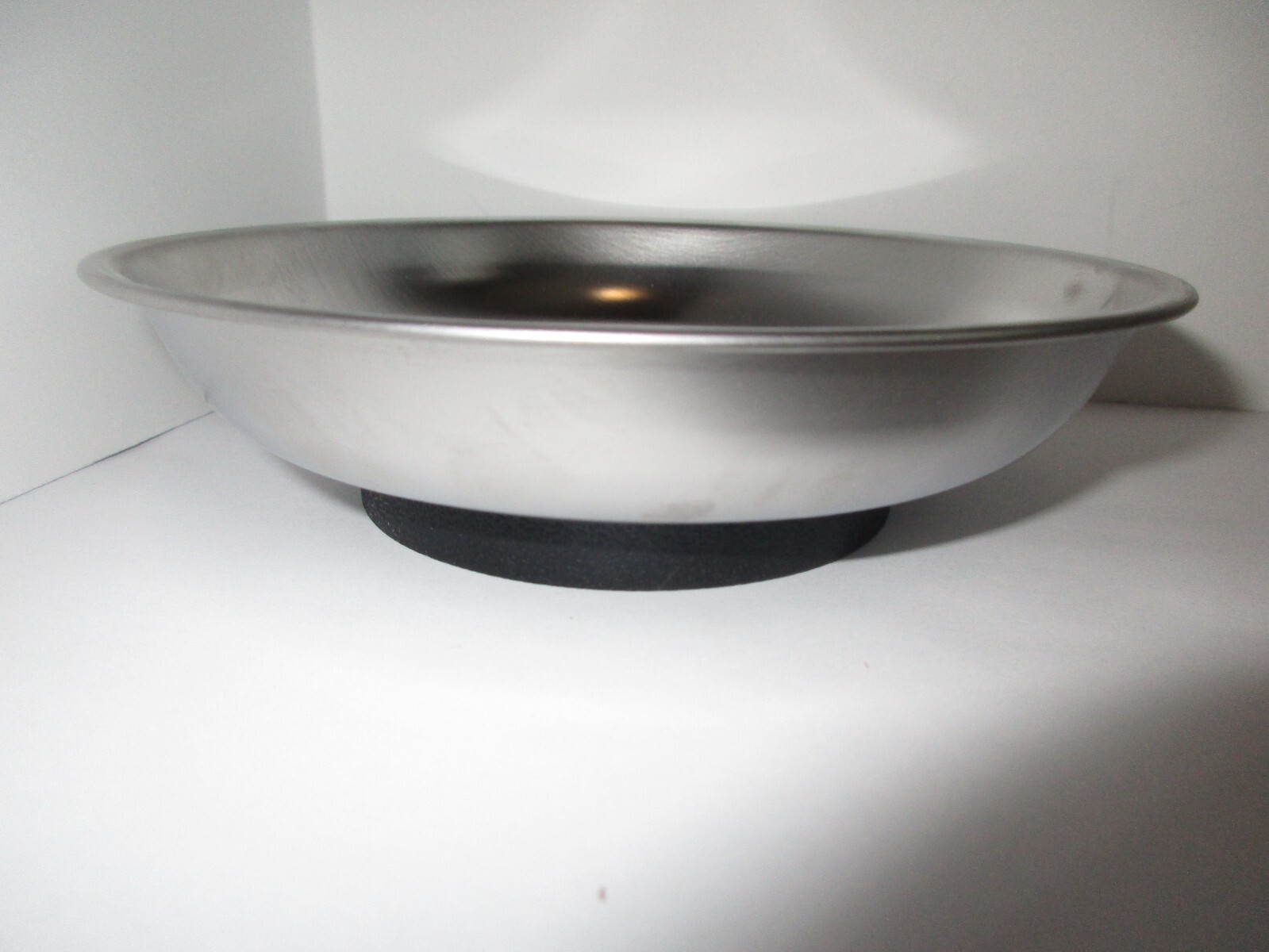 ROUND MAGNETIC PARTS TRAY STAINLESS STEEL 5 3/4″ DIAMETER #5885