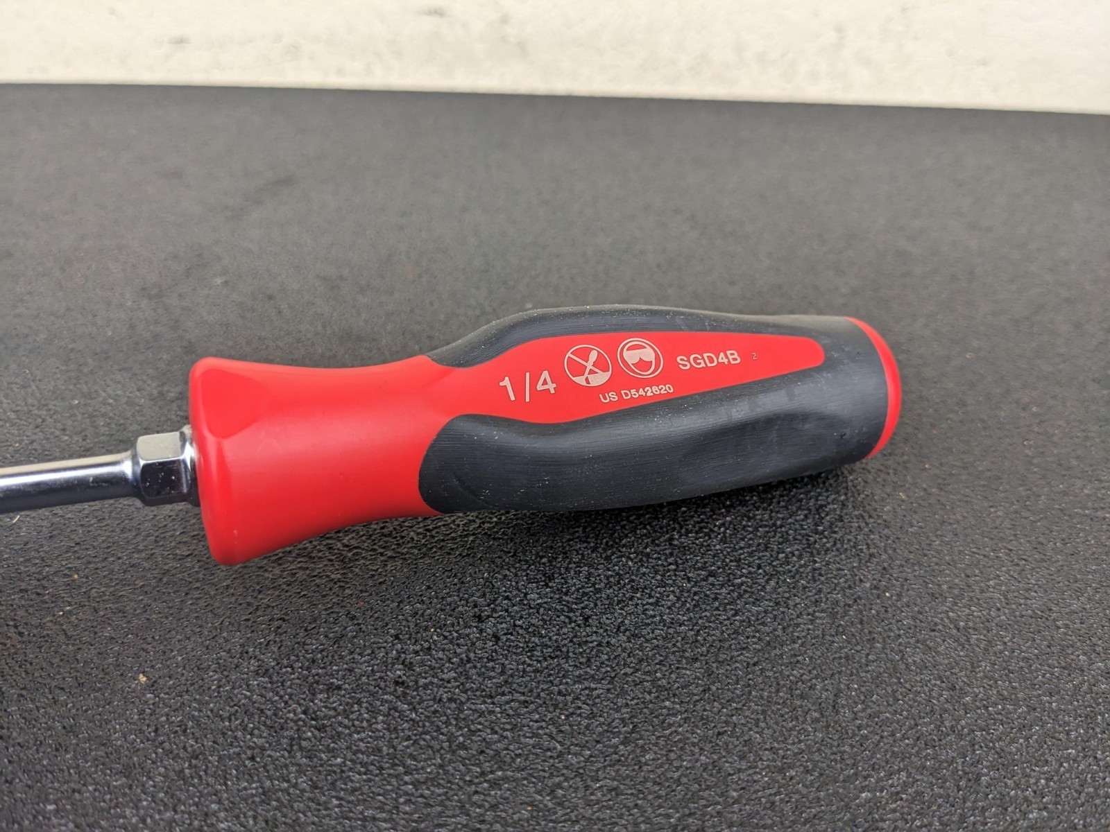 #bn302 Snap On Tools NEW USA 1/4″ x 4″ Flat Red Black Comfort Grip Handle SGD4B