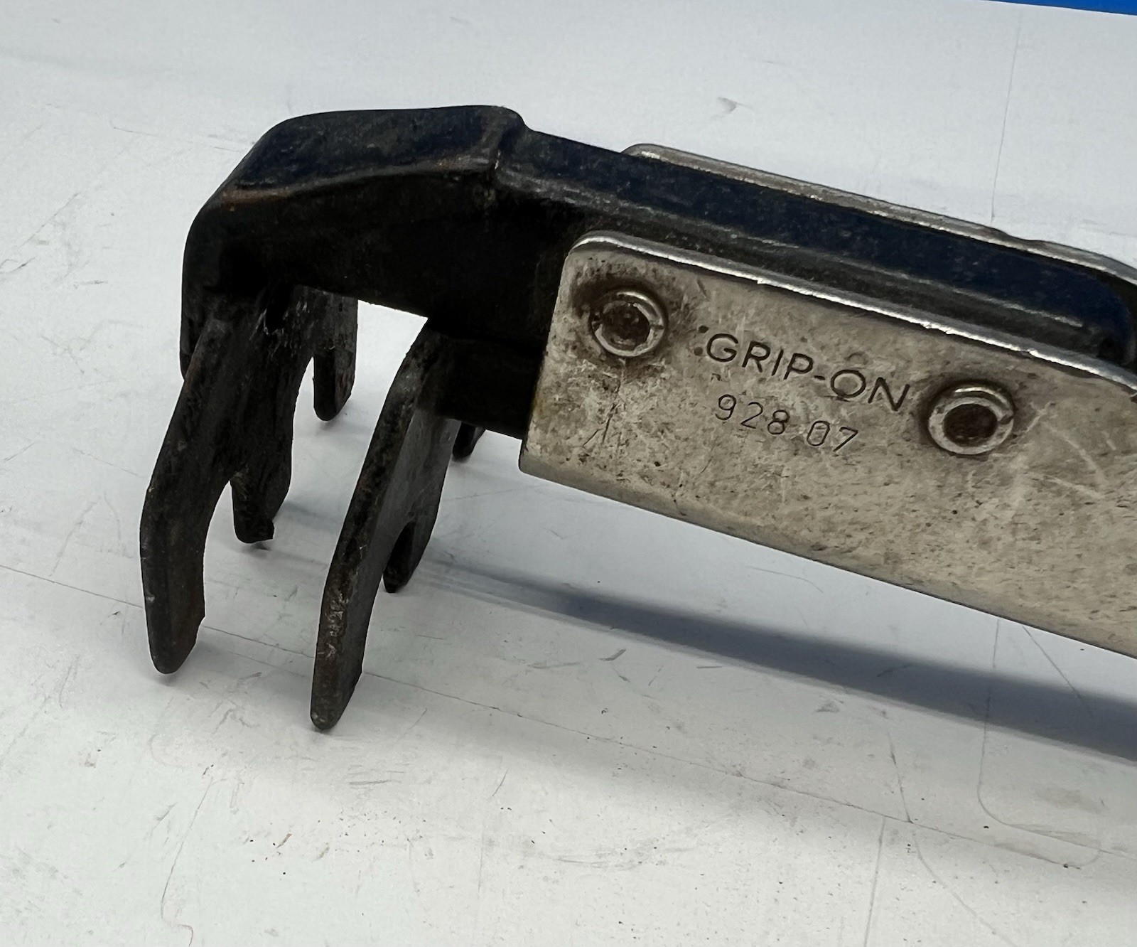 Grip-On 7″ “M” Shaped Axial Locking Chrome Pliers No 92807