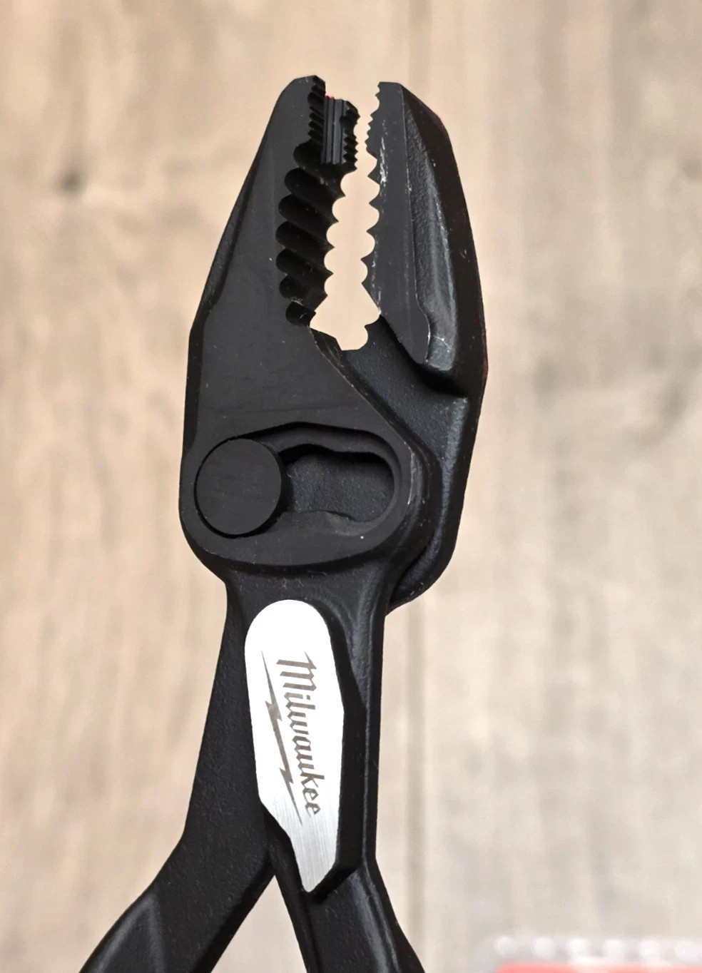 Milwaukee Tools 48-22-6240, 8″ Slip Joint Multi-Function Screw Extraction Pliers