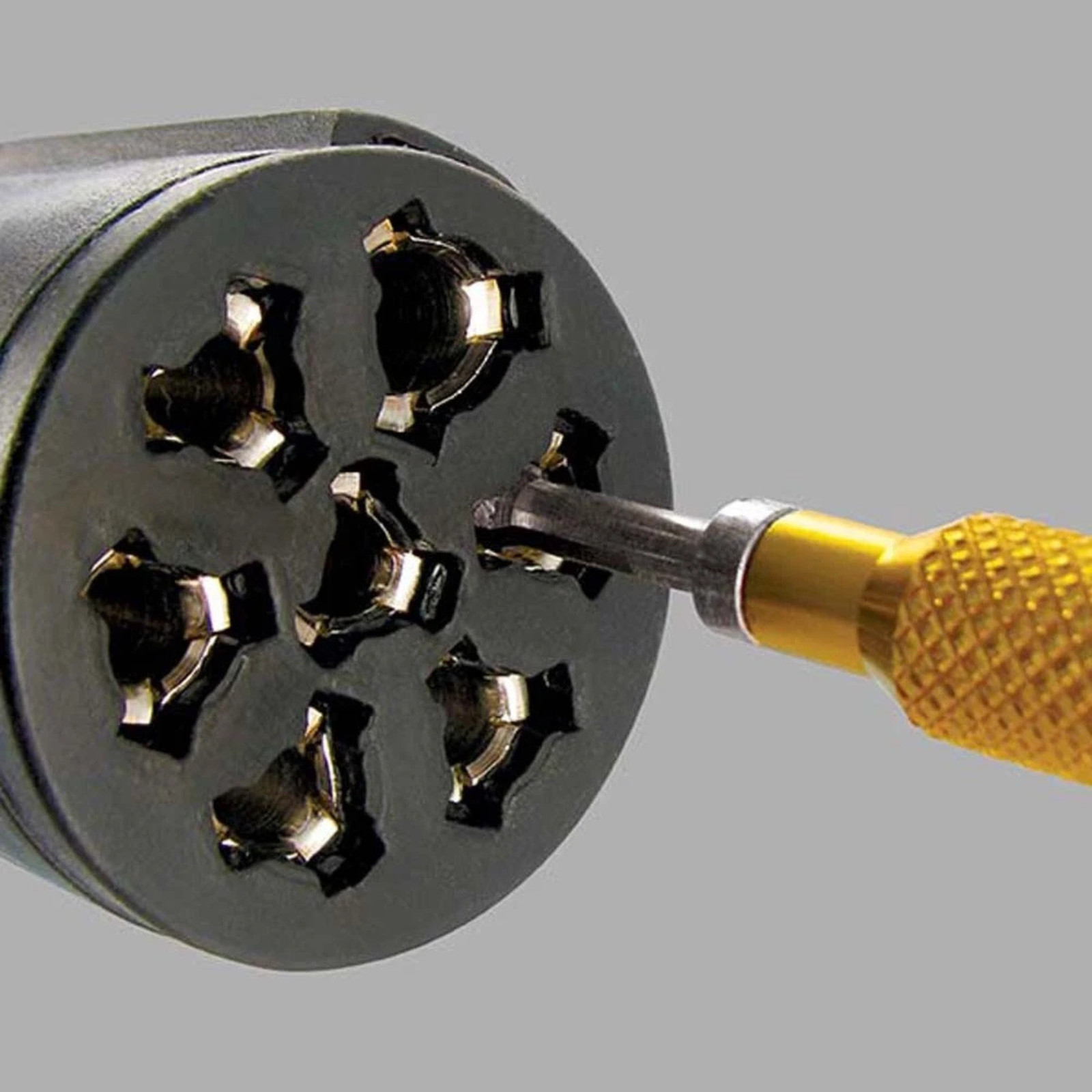 7-Way Round Pin Tractor Trailer adapter Plug Cleaner || IPA 8024 terminal