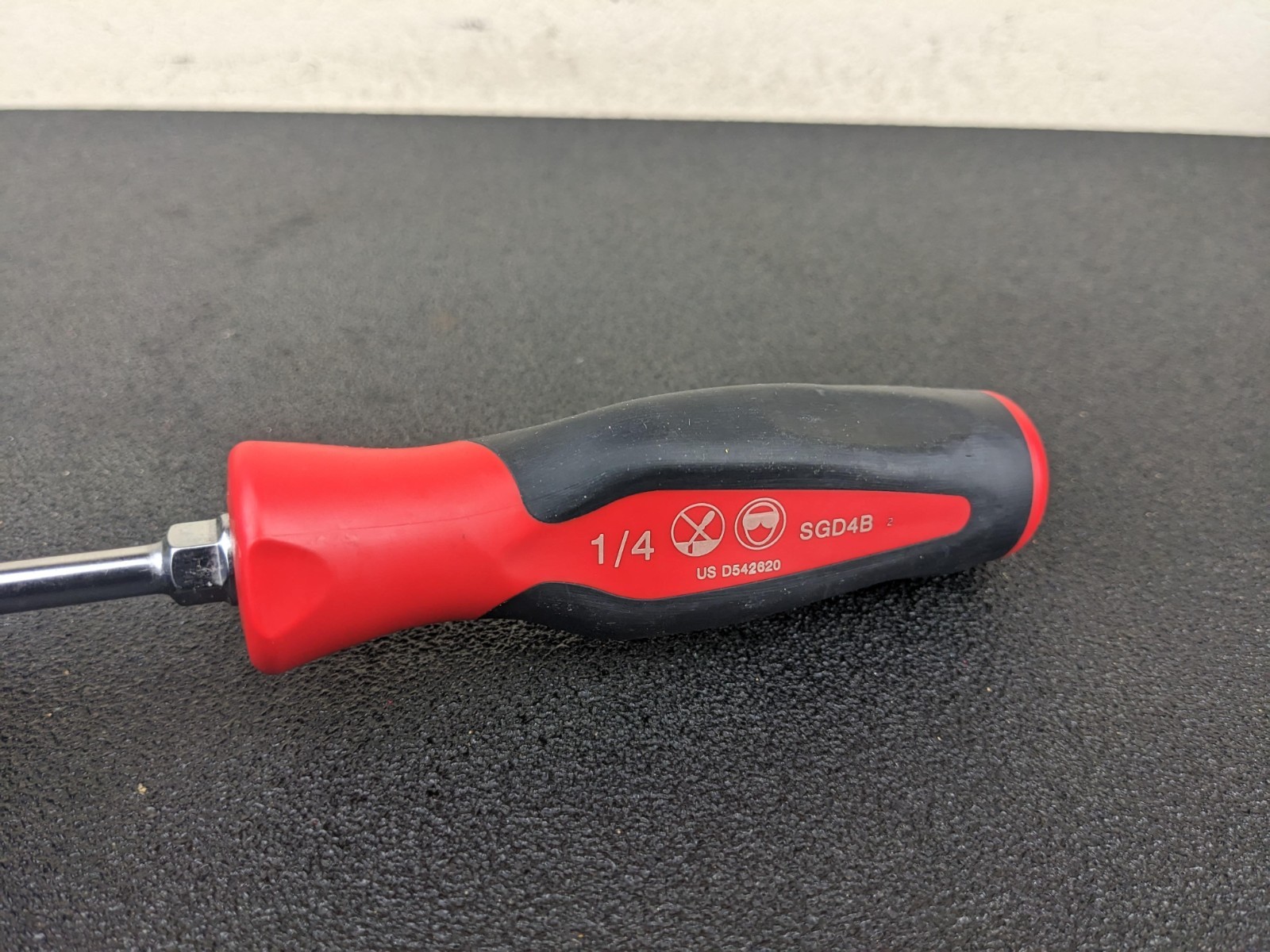 #bn302 Snap On Tools NEW USA 1/4″ x 4″ Flat Red Black Comfort Grip Handle SGD4B