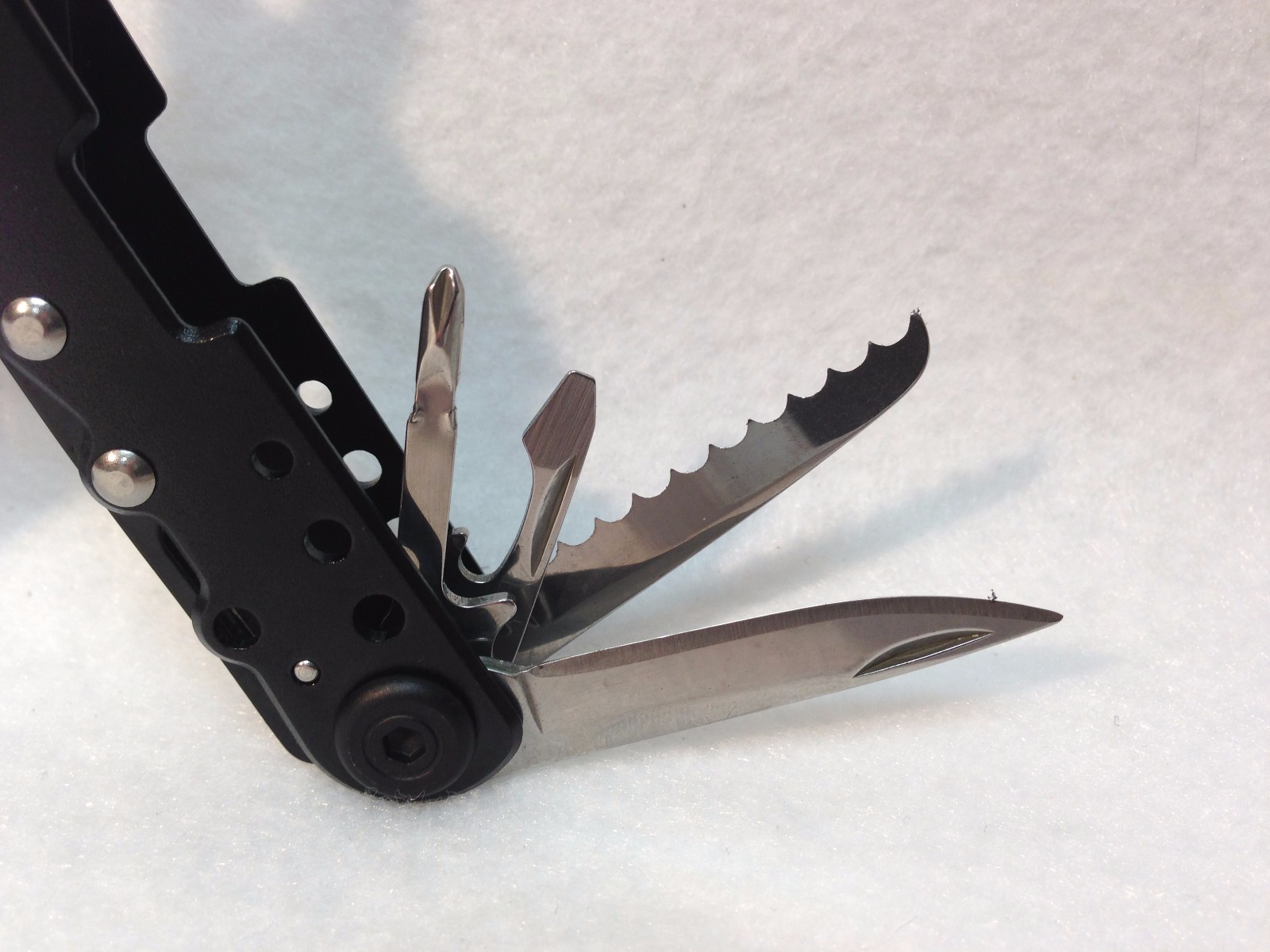 New 13 In 1 Pocket Sized Multi-tool MULTI FUCTION TOOL PLIERS